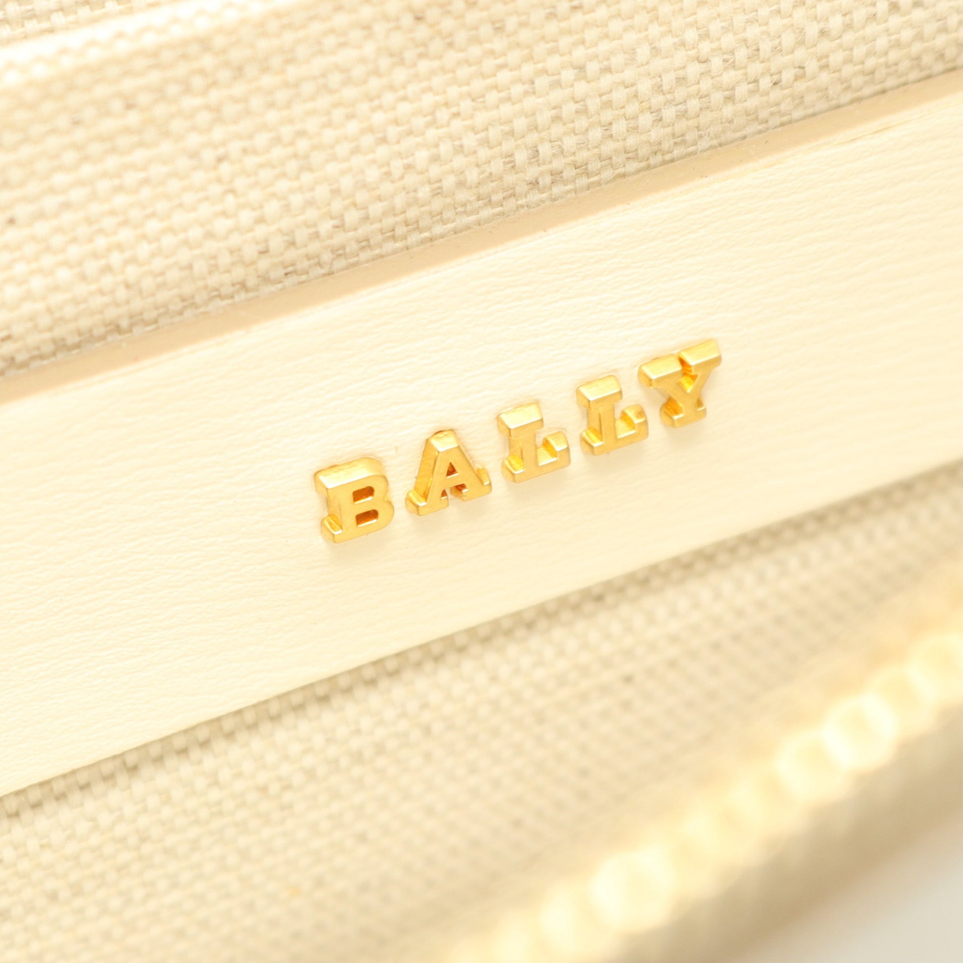 チェーンショルダーバッグ レザー オフホワイト バリー バッグ BALLY