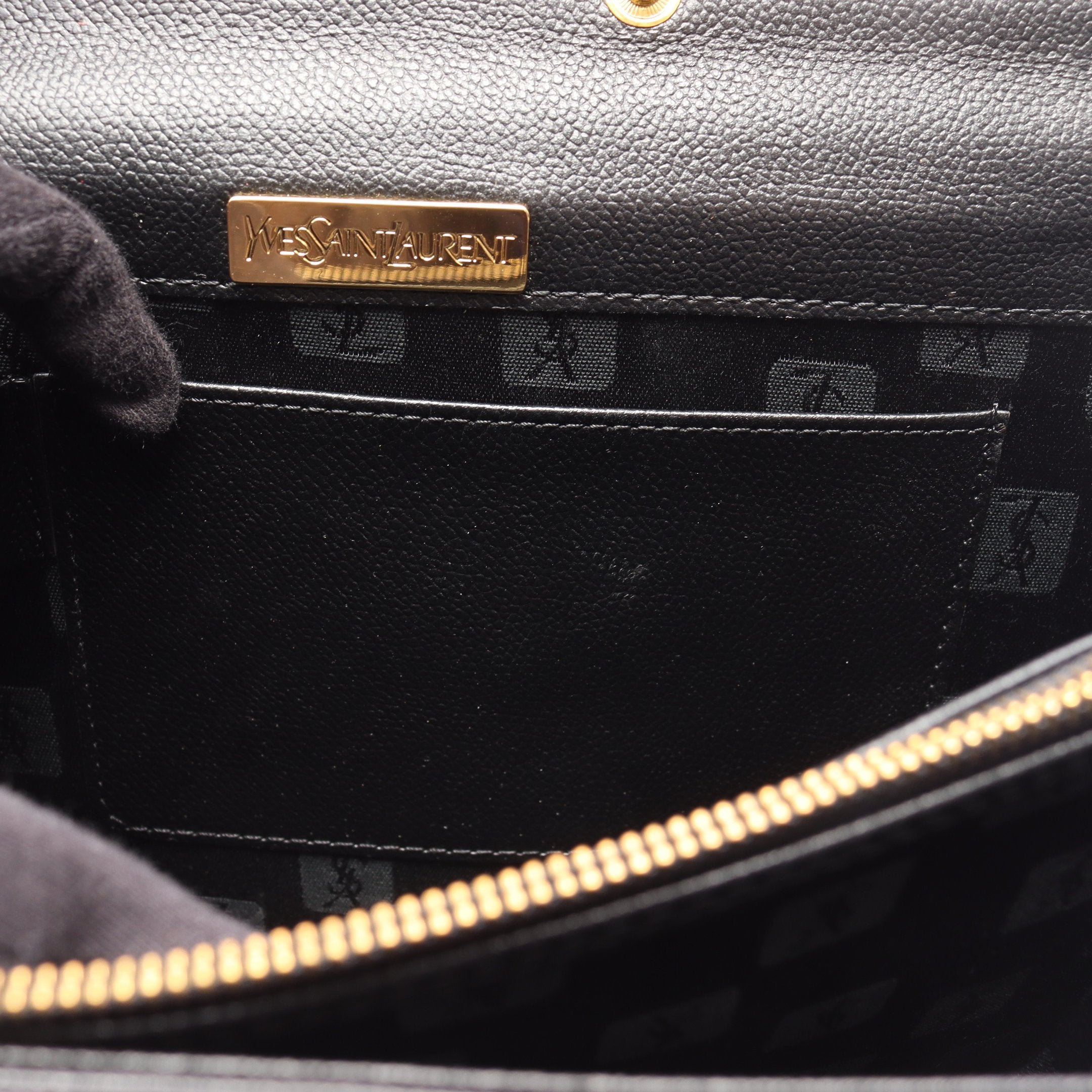 イヴサンローラン　レザー セカンドバッグ クラッチバッグ　箱付き　ブラック Yves Saint Laurent（イヴ・サンローラン） セカンドバッグ クラッチ