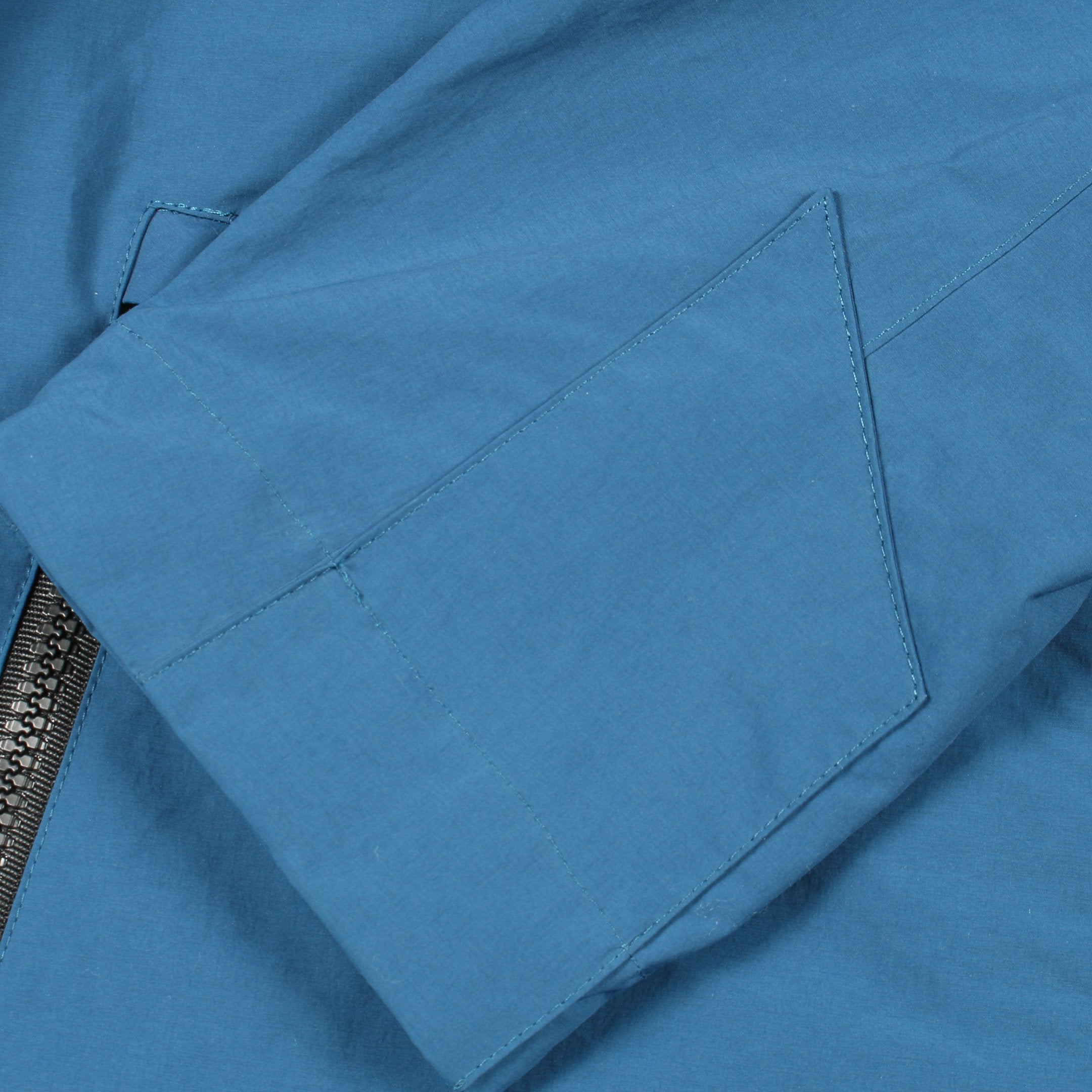 美品★HERNO ヘルノ フード付きリバーシブルブルゾン マウンテンパーカー HERNO（ヘルノ） ブルゾン アウター HERNO ZIPUP FOODED BLOUSON