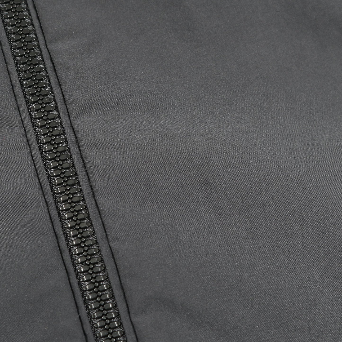 ALCYONE スプリングコート バックロゴ ナイロン ブラック フード付き 切替 アウター MONCLER