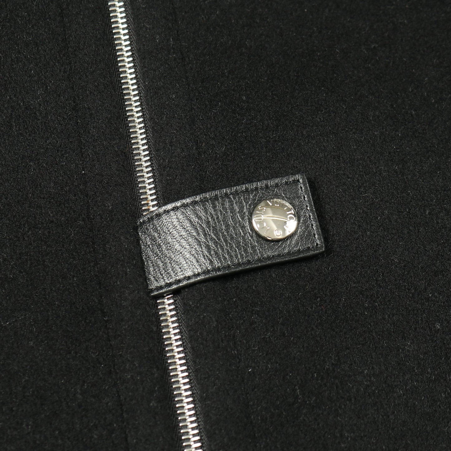モノグラム ケープ ポンチョ ウール ブラック フード付き ルイヴィトン アウター LOUIS VUITTON