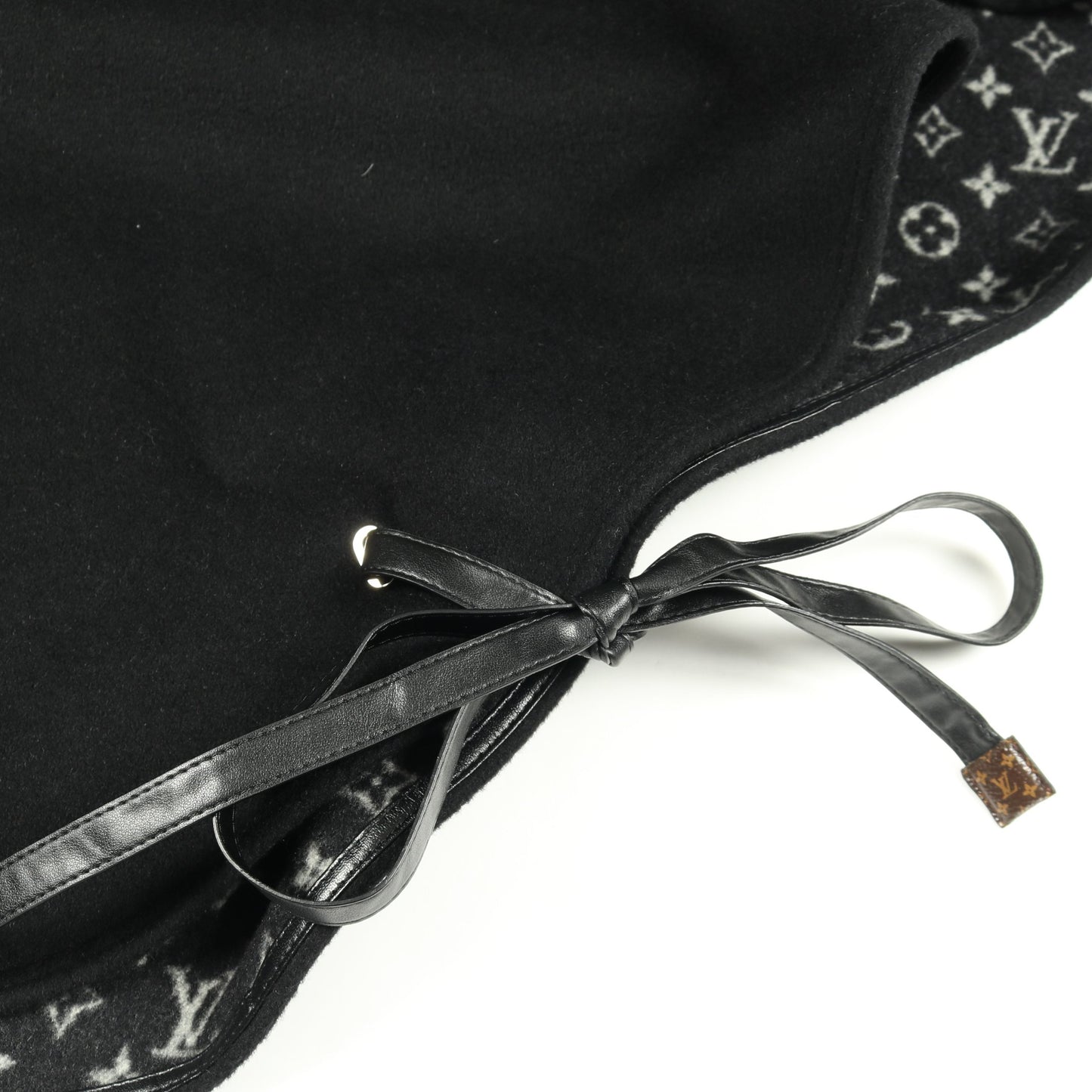 モノグラム ケープ ポンチョ ウール ブラック フード付き ルイヴィトン アウター LOUIS VUITTON