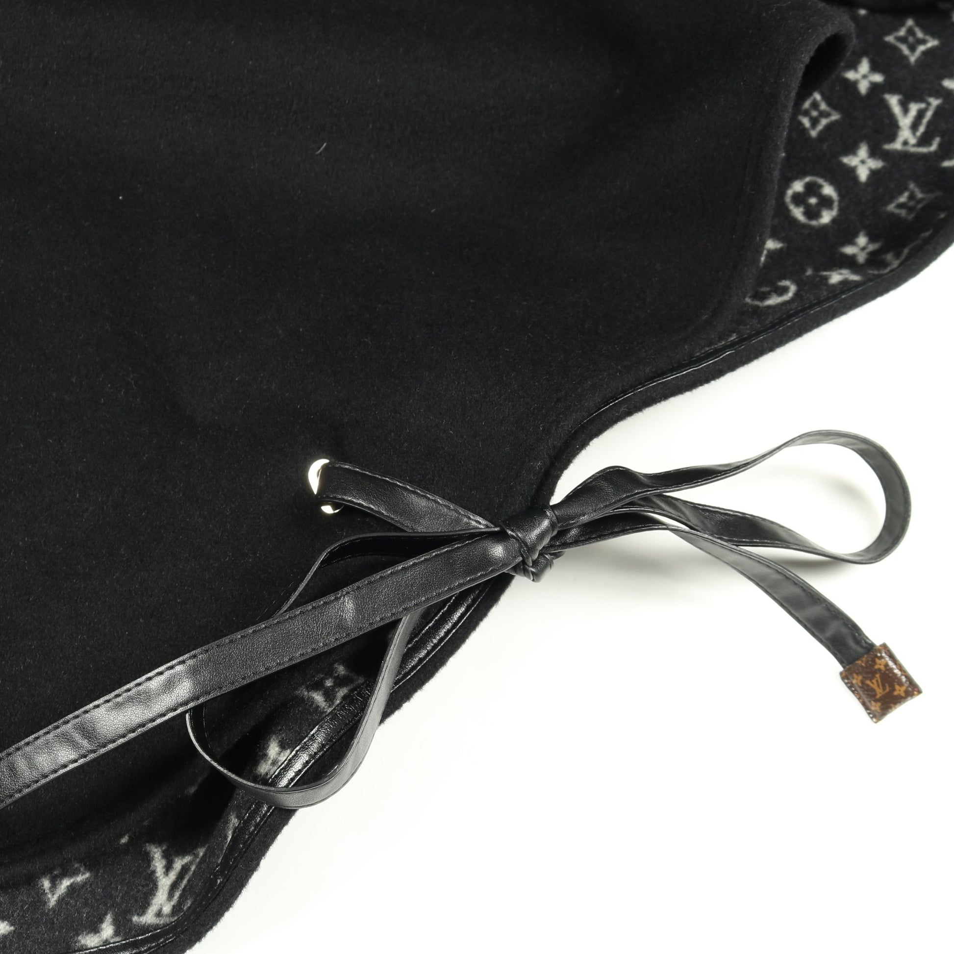 モノグラム ケープ ポンチョ ウール ブラック フード付き ルイヴィトン アウター LOUIS VUITTON
