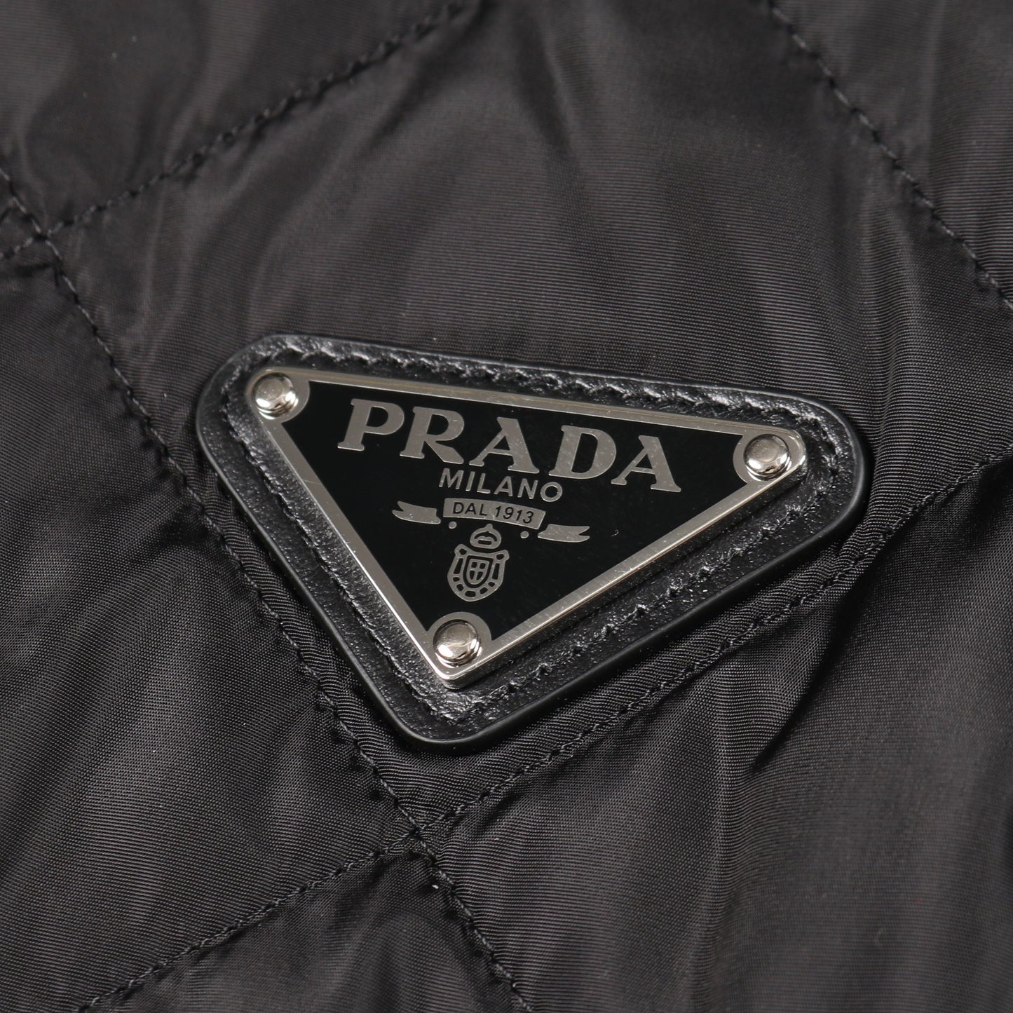 Re-Nylon キルティングジャケット ナイロン ブラック 三角プレート プラダ アウター PRADA