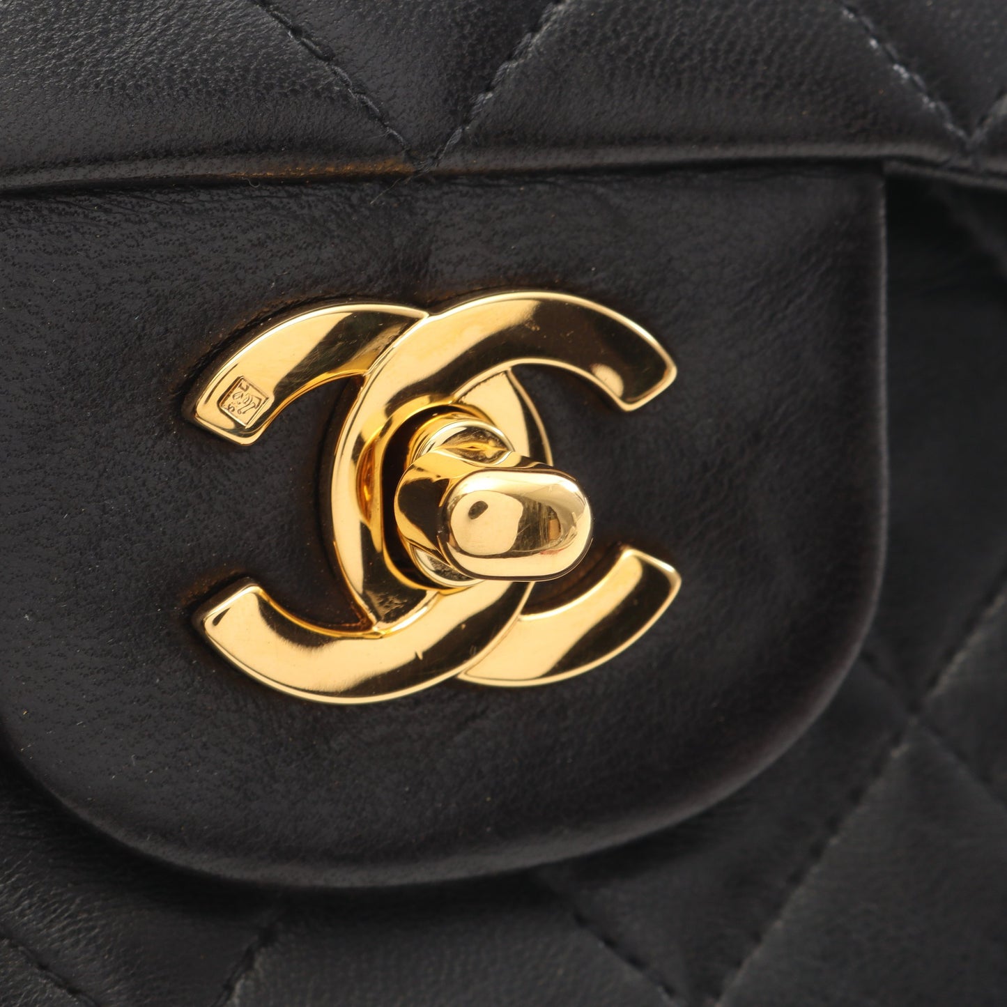 マトラッセ Wフラップ Wチェーンショルダーバッグ ラムスキン ブラック ゴールド金具 シャネル バッグ CHANEL