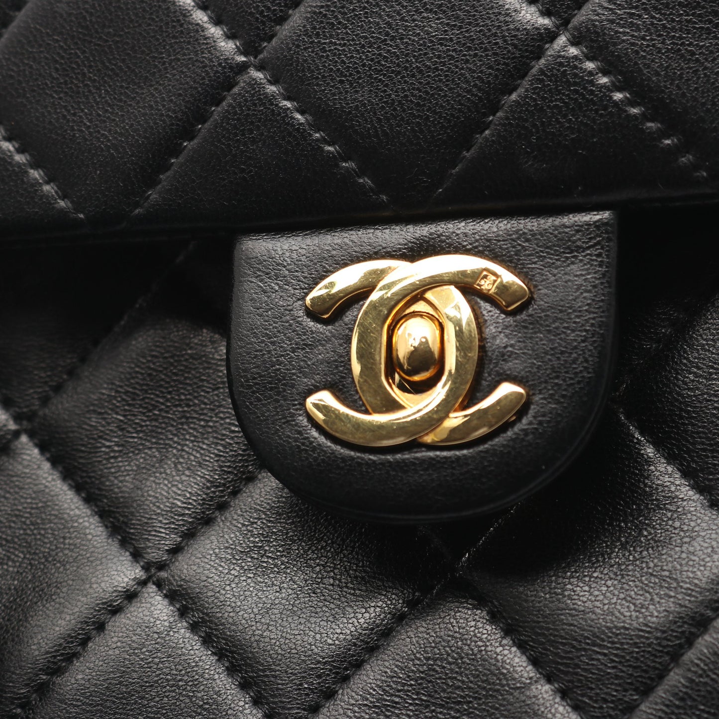 ミニマトラッセ20 チェーンショルダーバッグ ラムスキン ブラック ゴールド金具 シャネル バッグ CHANEL