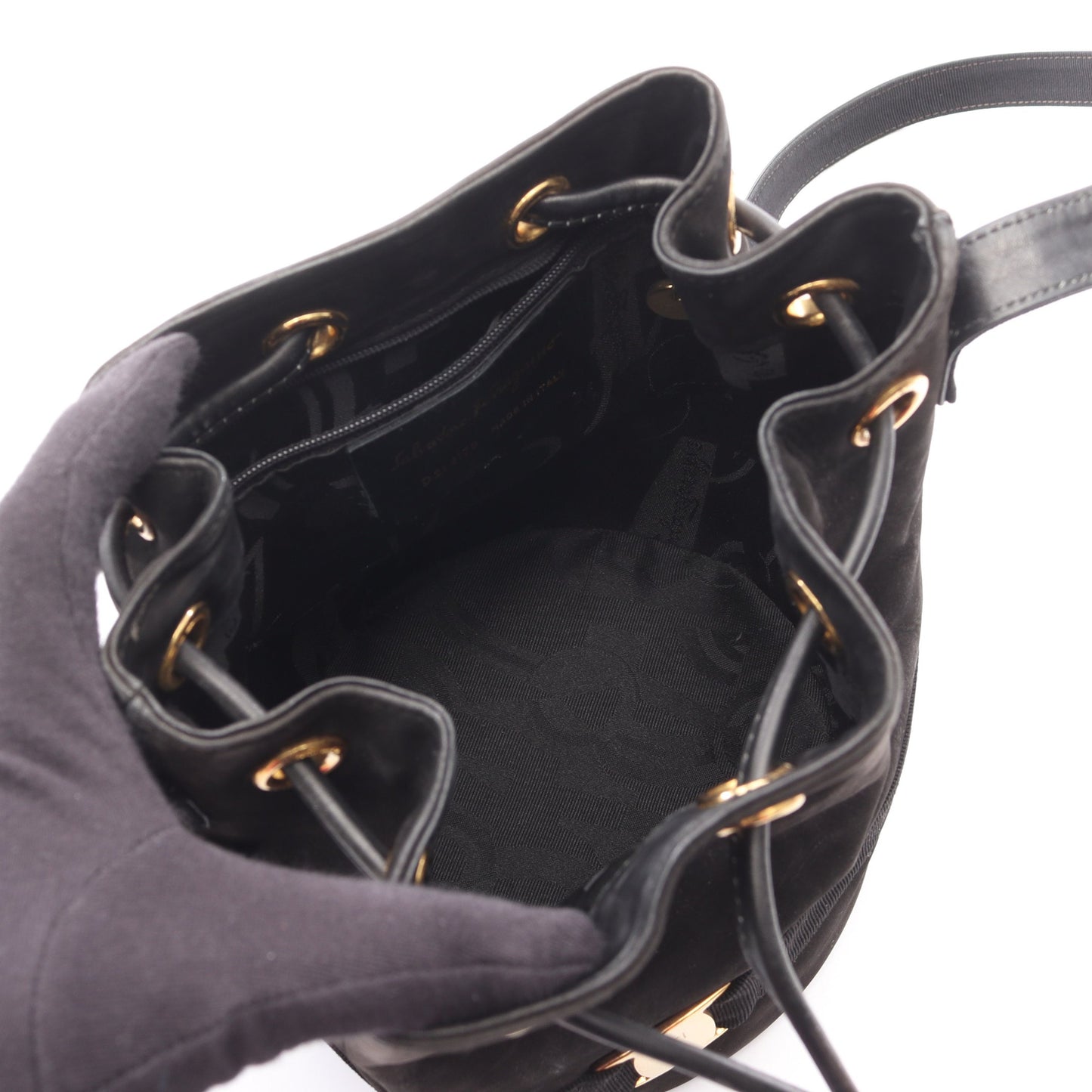 ヴァラ 巾着 ショルダーバッグ スエード ブラック サルヴァトーレフェラガモ バッグ Salvatore Ferragamo