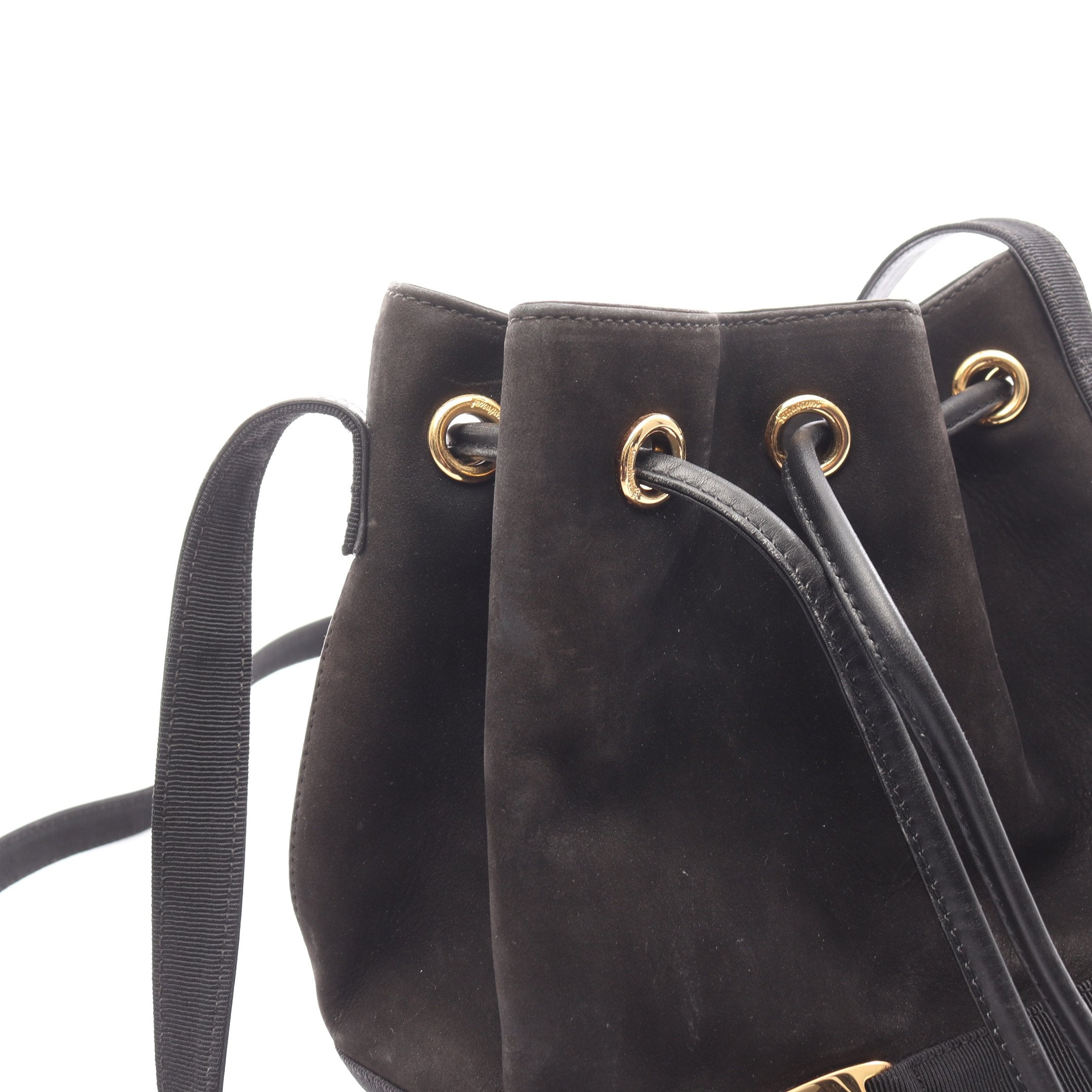 Ferragamo　フェラガモ 巾着 ショルダーバッグ　スエード　ブラック　黒 Ferragamo フェラガモ 巾着 ショルダーバッグ スエード ブラック 黒