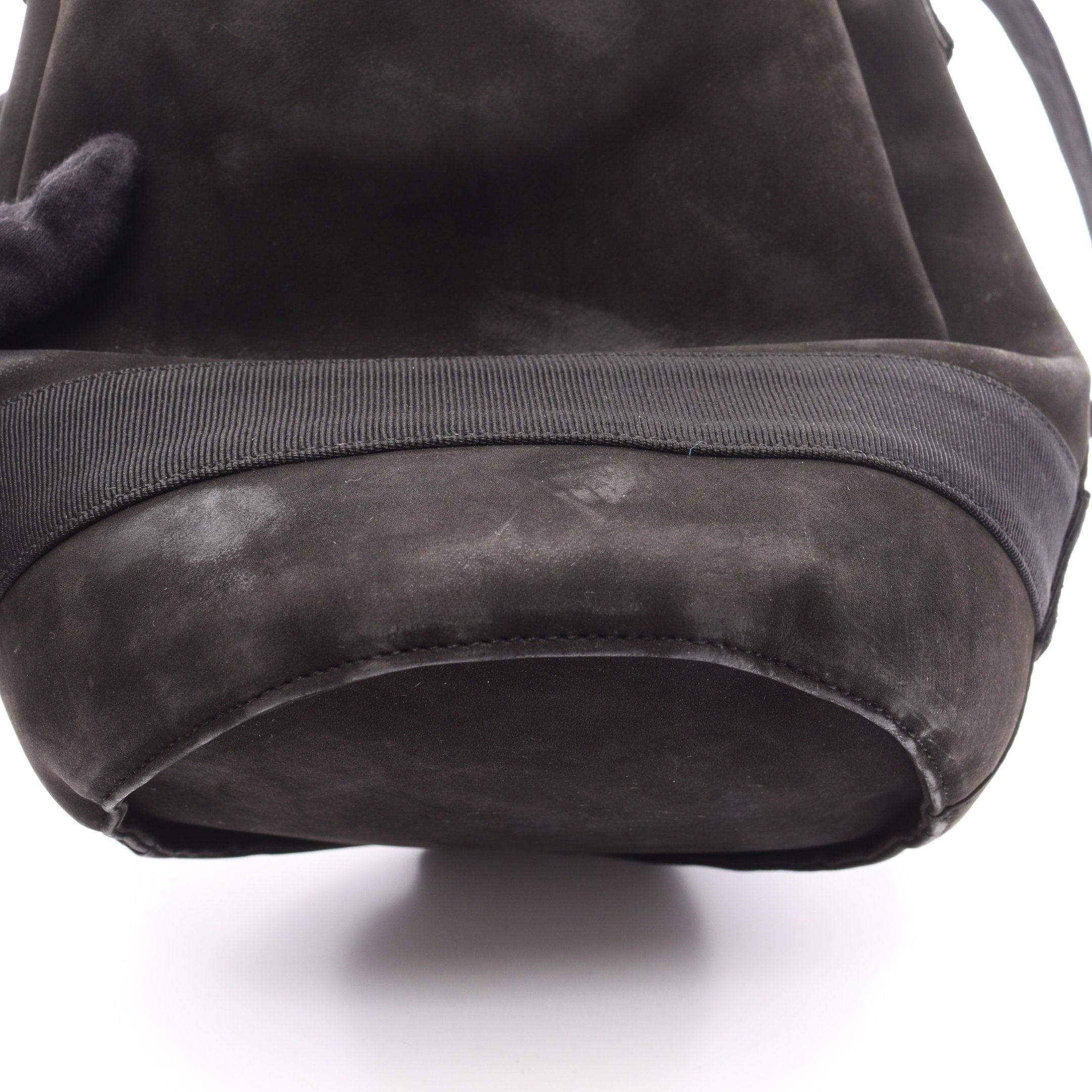 Ferragamo　フェラガモ 巾着 ショルダーバッグ　スエード　ブラック　黒 ヴァラ 巾着 ショルダーバッグ スエード ブラック サルヴァトーレ