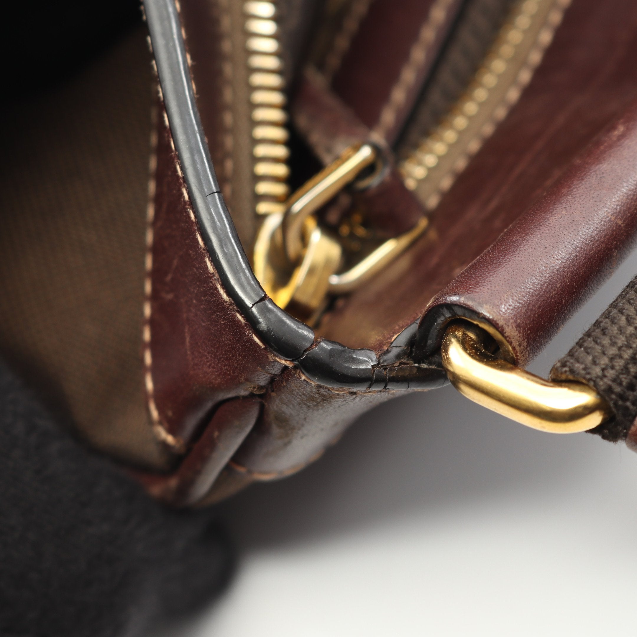 プラダ ショルダーバッグ - ダークブラウン Prada レザーショルダーバッグ | ブラウン | FARFETCH JP