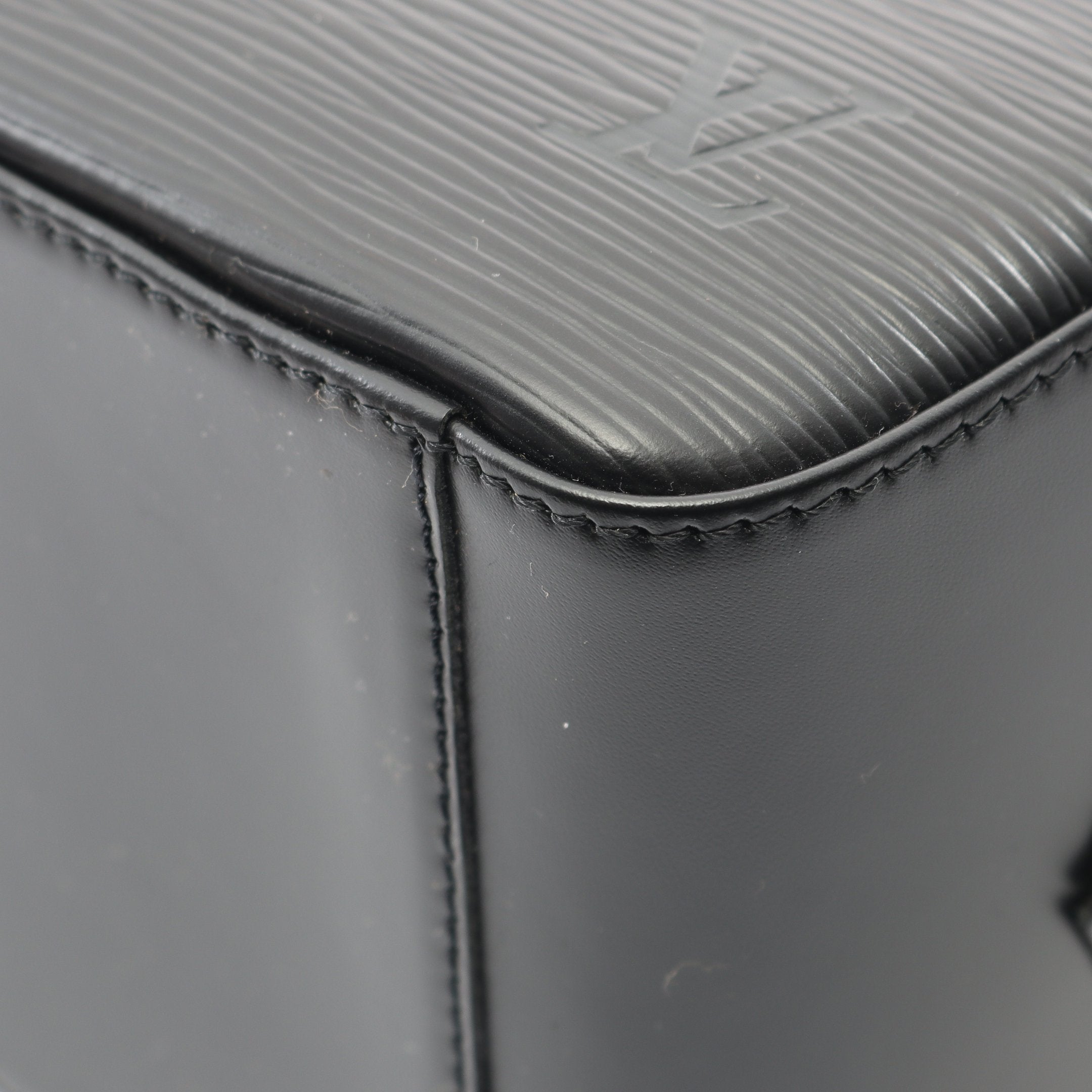 サブロン エピ ノワール ハンドバッグ レザー ブラック ルイヴィトン