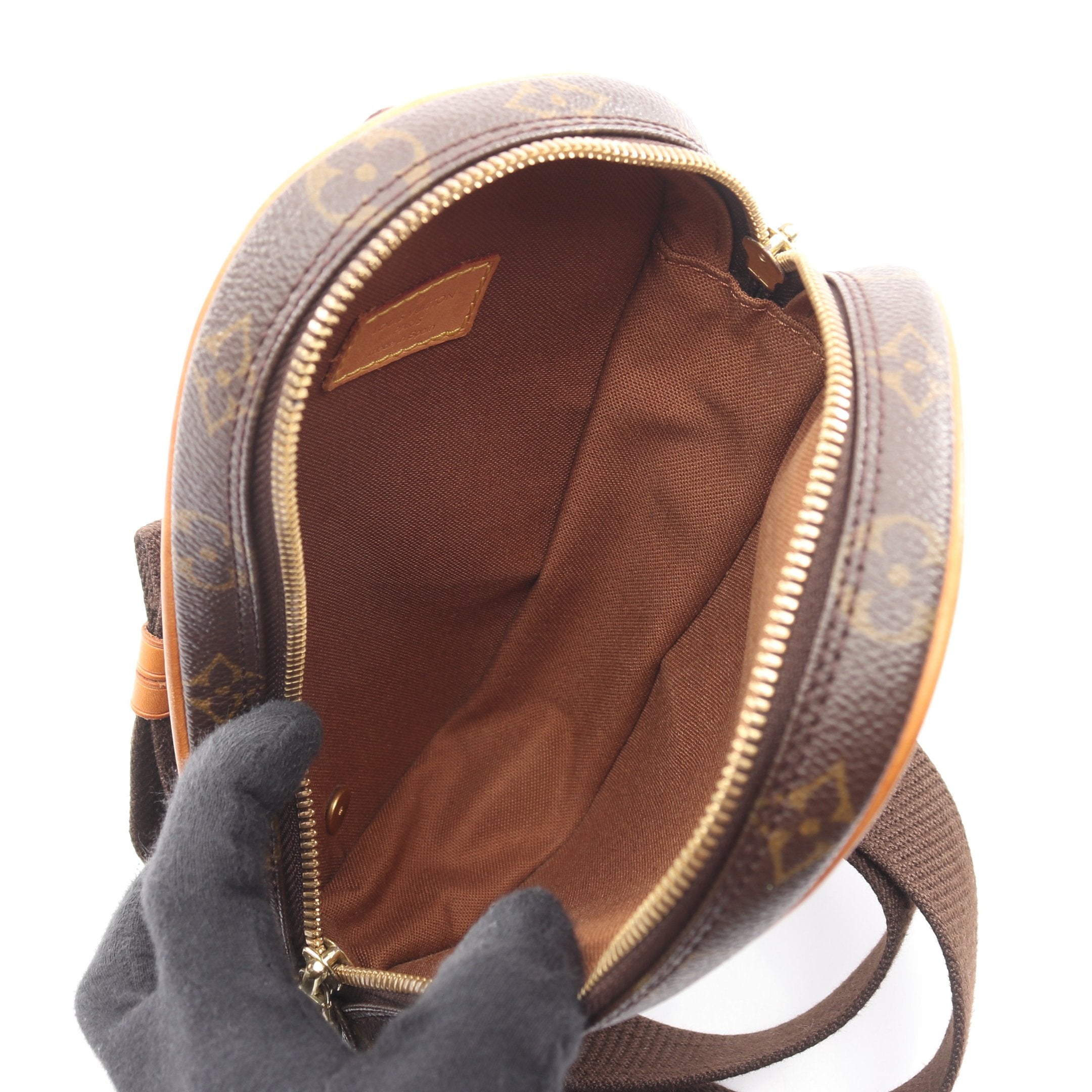 ポシェットガンジュ モノグラム ボディバッグ PVC レザー ブラウン