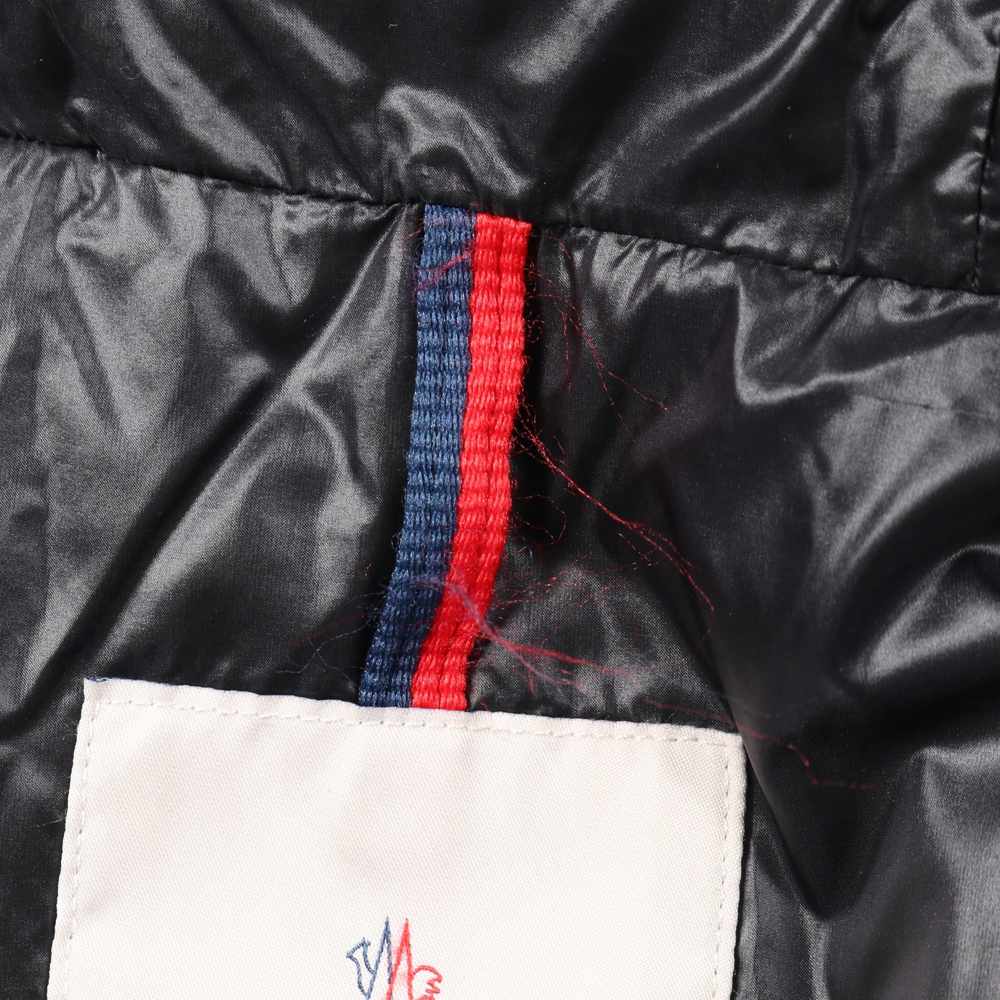 SERITTE ダウンジャケット ナイロン ブラック フード付き モンクレール アウター MONCLER