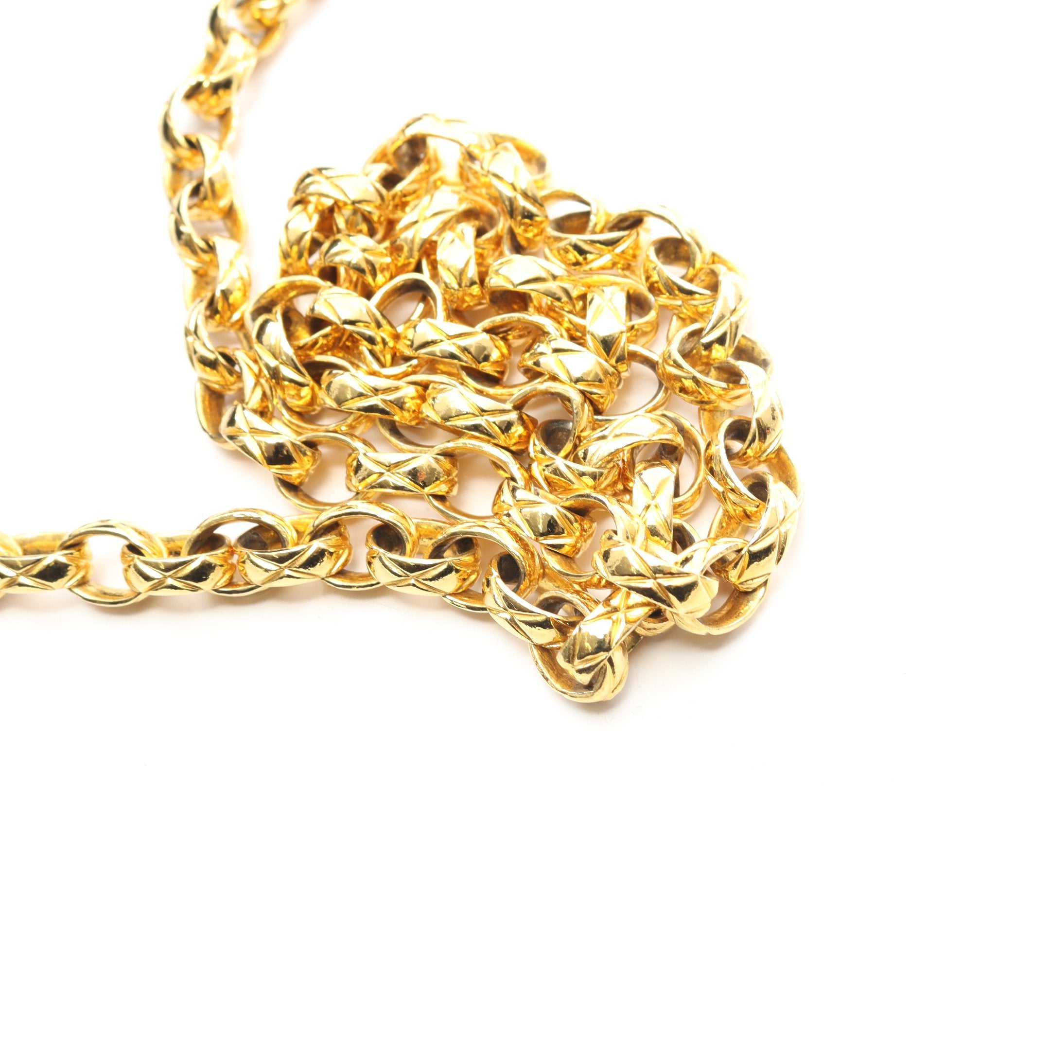 美品 シャネル マトラッセ ダイアナ フラップ ショルダー バッグ ゴールド マトラッセ ダイアナフラップ チェーンショルダーバッグ ラムスキン