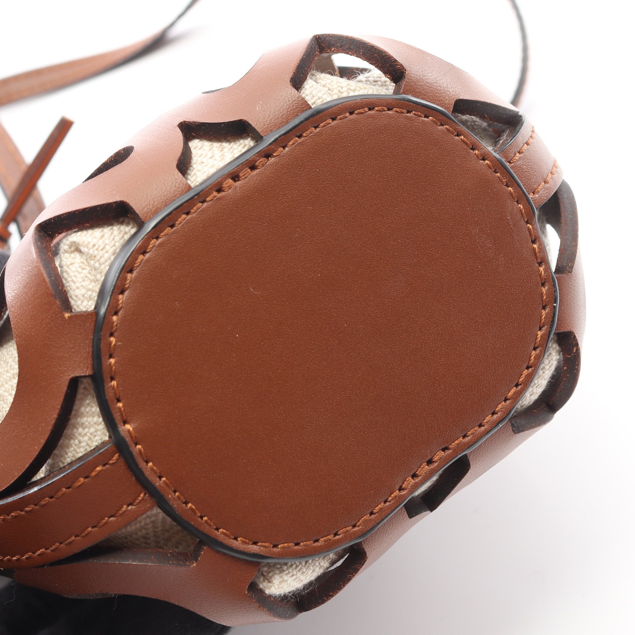 アナグラム カットアウト ポケット ショルダーバッグ レザー ブラウン