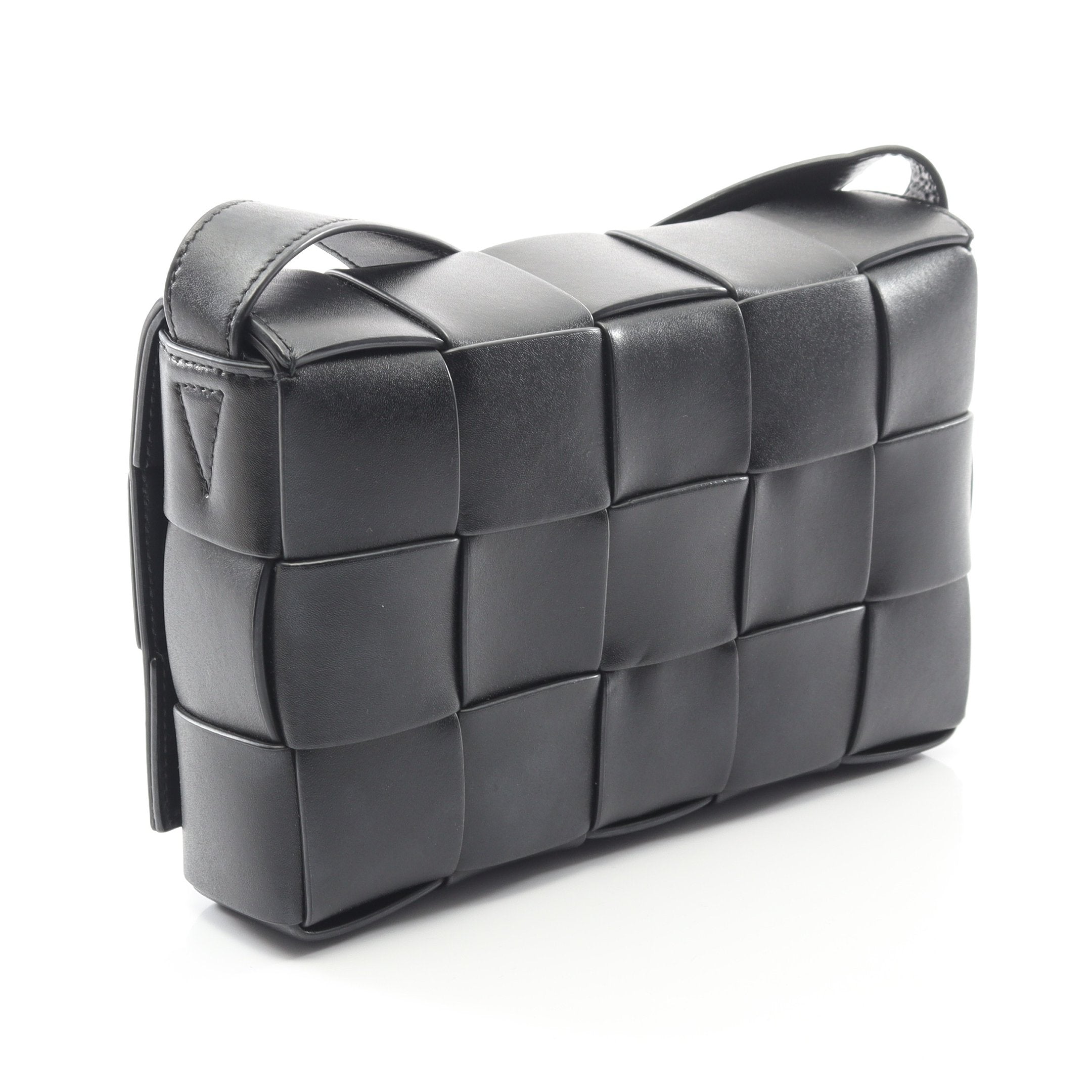 ボッテガヴェネタ ショルダーバッグ カセット マキシイントレチャート ブラック カセット クロスボディ マキシイントレチャート ショルダーバッグ