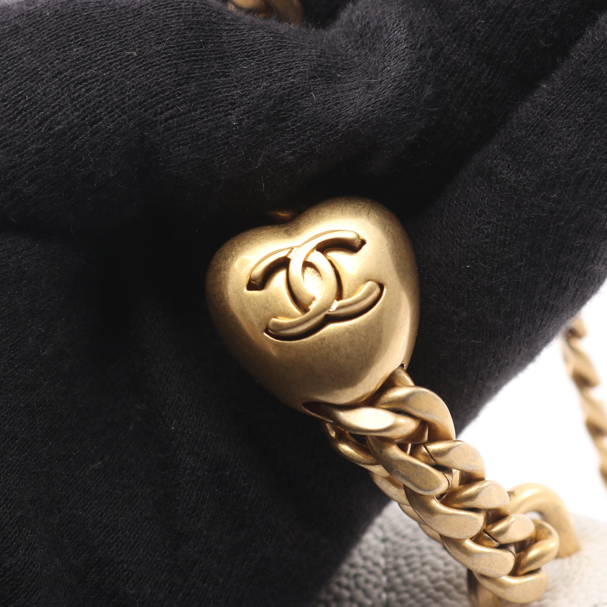 マトラッセ Wチェーンショルダーバッグ キャビアスキン オフホワイト ゴールド金具 シャネル バッグ CHANEL