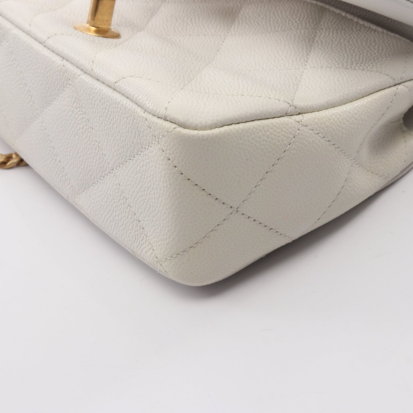 マトラッセ Wチェーンショルダーバッグ キャビアスキン オフホワイト ゴールド金具 シャネル バッグ CHANEL
