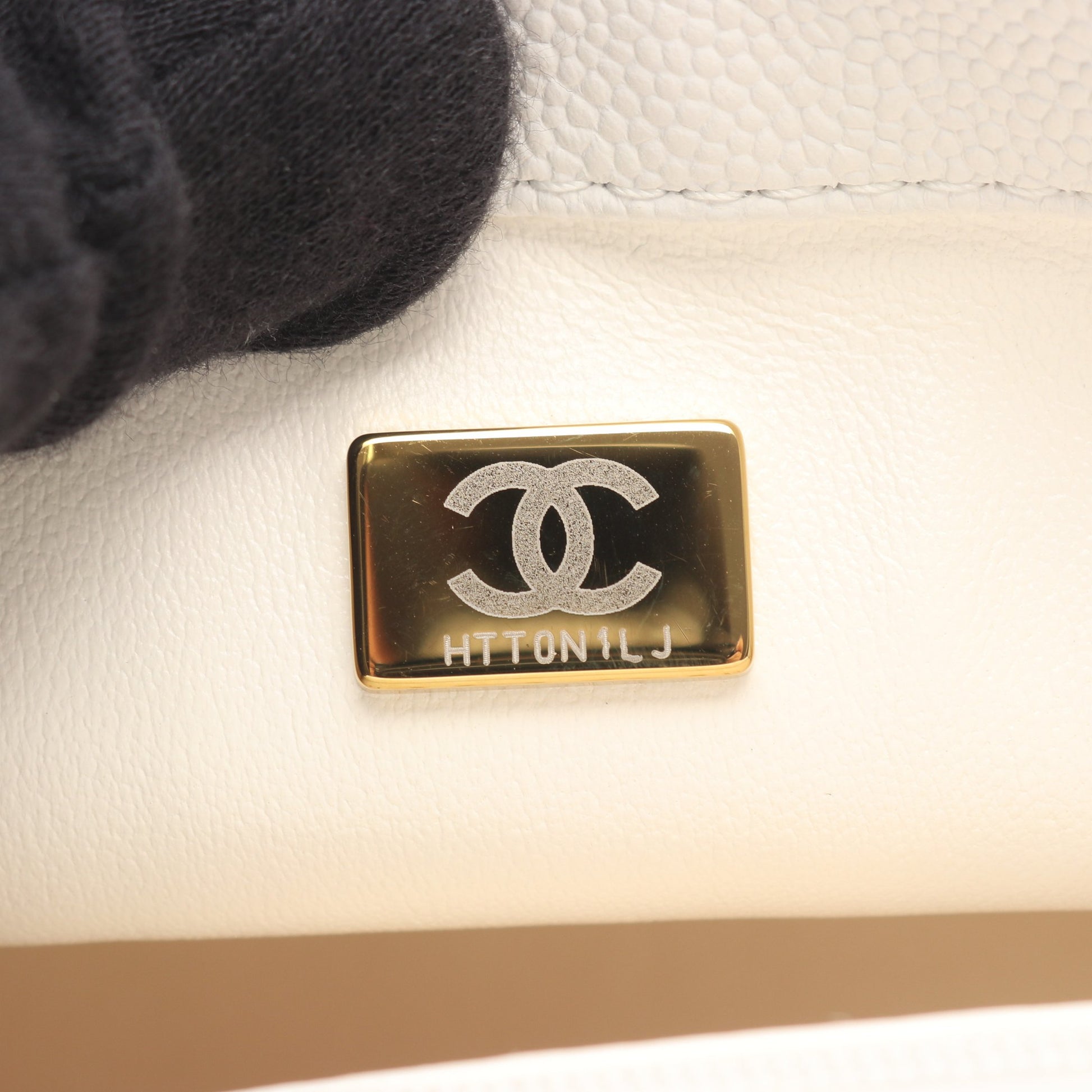マトラッセ Wチェーンショルダーバッグ キャビアスキン オフホワイト ゴールド金具 シャネル バッグ CHANEL