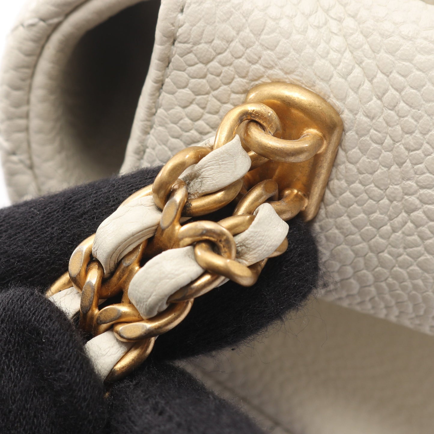 マトラッセ チェーンショルダーバッグ キャビアスキン ホワイト ゴールド金具 シャネル バッグ CHANEL
