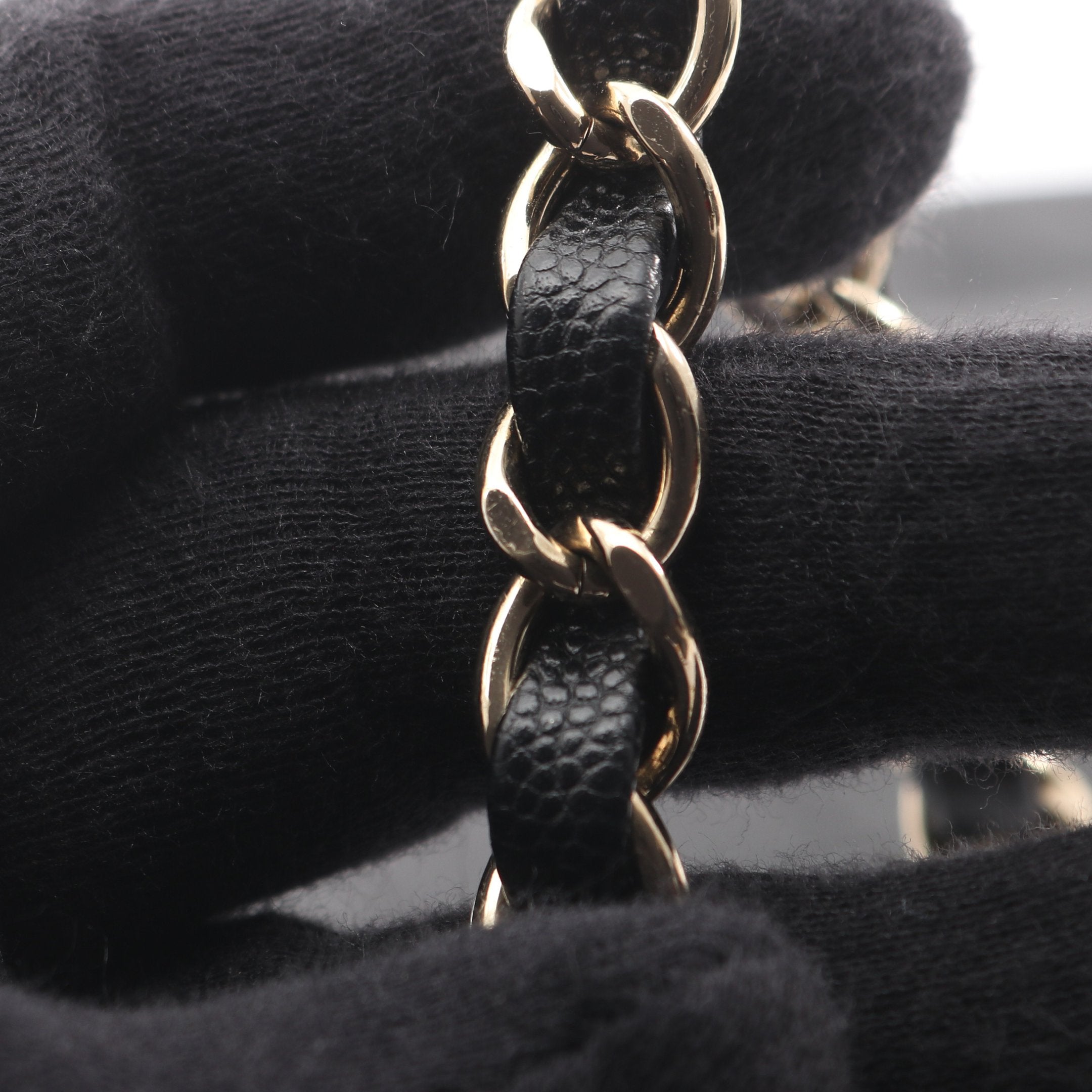 シャネル シェブロン Vステッチ チェーン ショルダー バッグ ゴールド ラム 楽天市場】シャネル チェーンショルダーバッグ Vステッチ 2.55