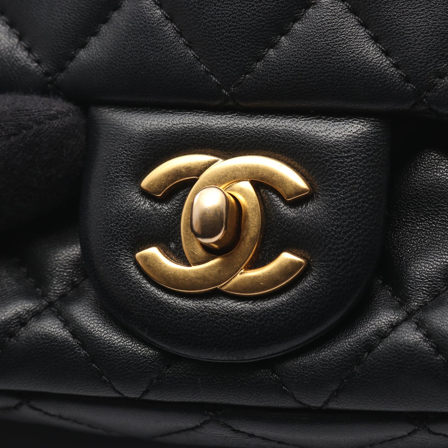 マトラッセ チェーンショルダーバッグ ラムスキン ブラック ゴールド金具 シャネル バッグ CHANEL