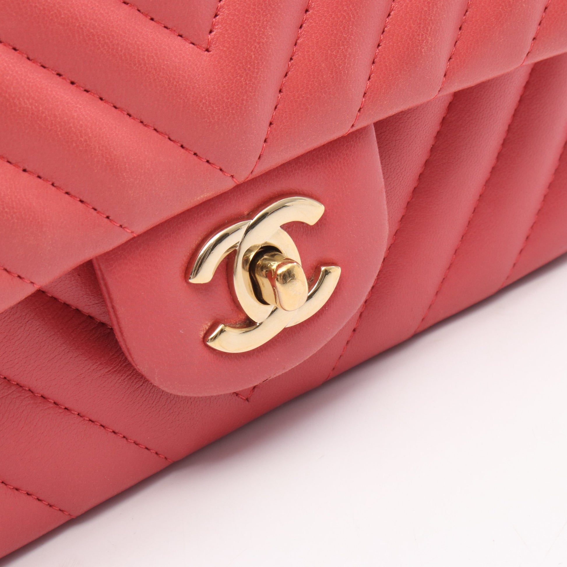 シェブロン Vステッチ ミニ 20 チェーンショルダーバッグ レザー ピンク ゴールド金具 シャネル バッグ CHANEL