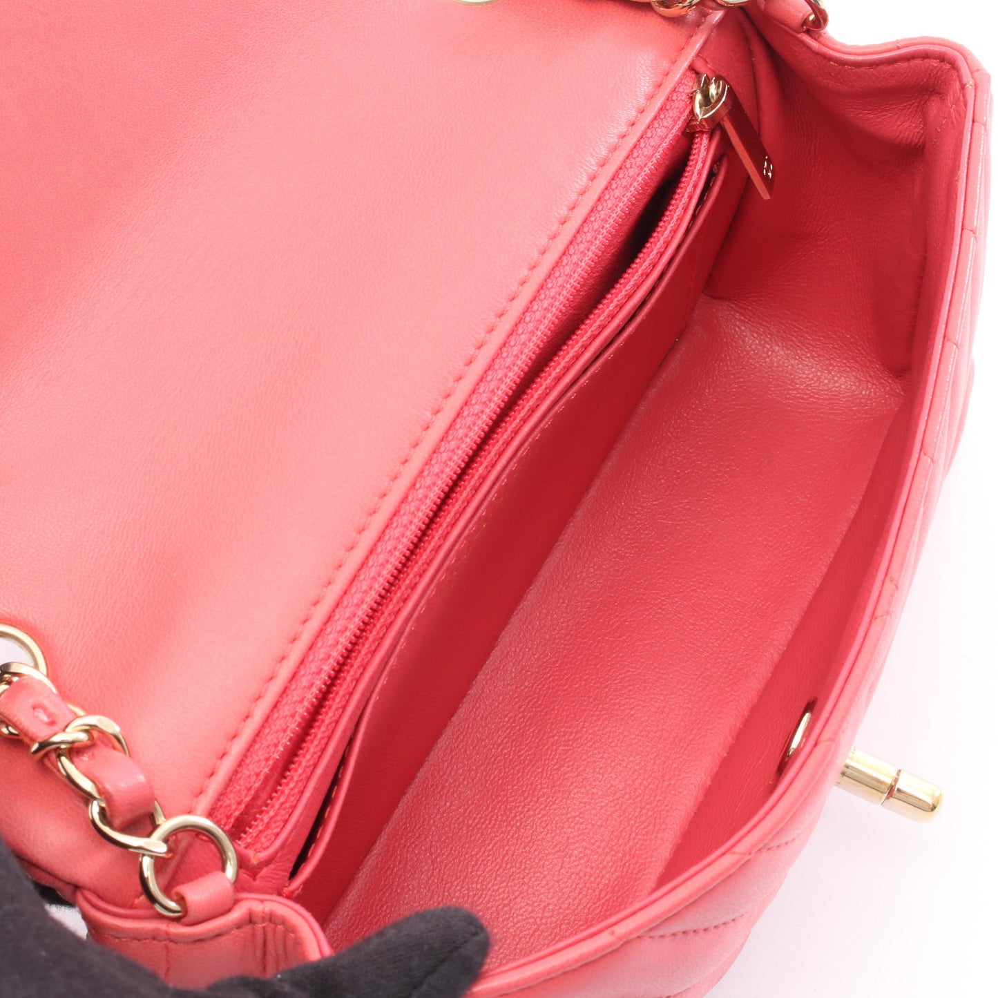 シェブロン Vステッチ ミニ 20 チェーンショルダーバッグ レザー ピンク ゴールド金具 シャネル バッグ CHANEL