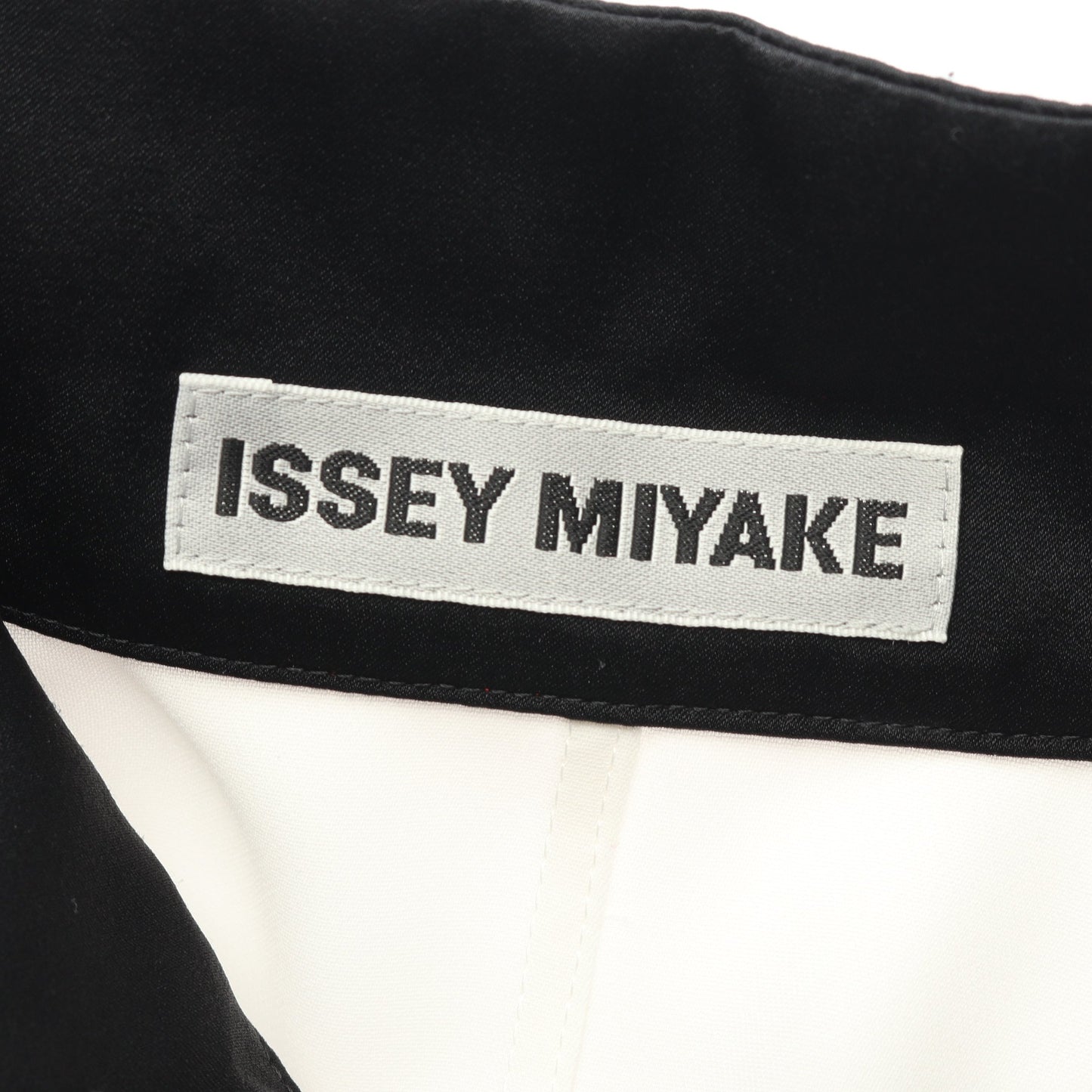 シャツ ドルマンスリーブ ホワイト ブラック レッド イッセイミヤケ トップス ISSEY MIYAKE