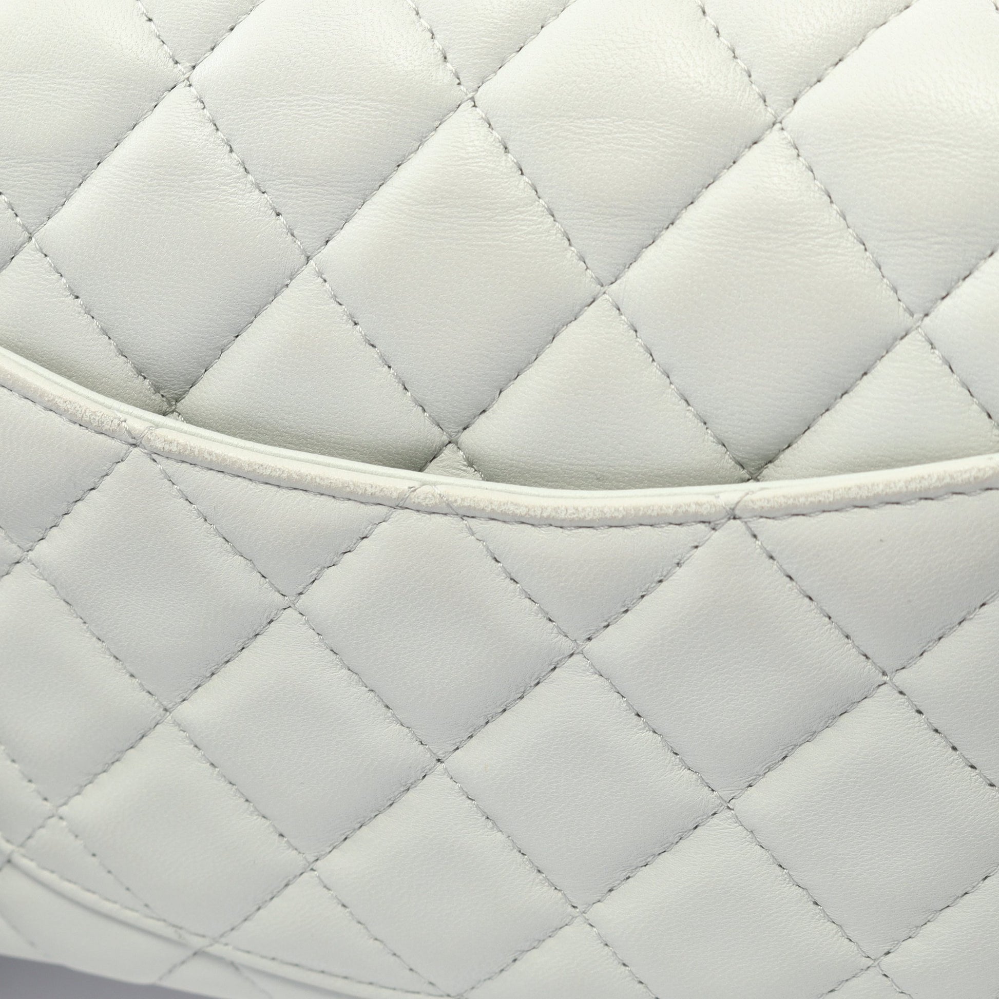 ミニマトラッセ20 チェーンショルダーバッグ ラムスキン ライトグレー ゴールド金具 シャネル バッグ CHANEL