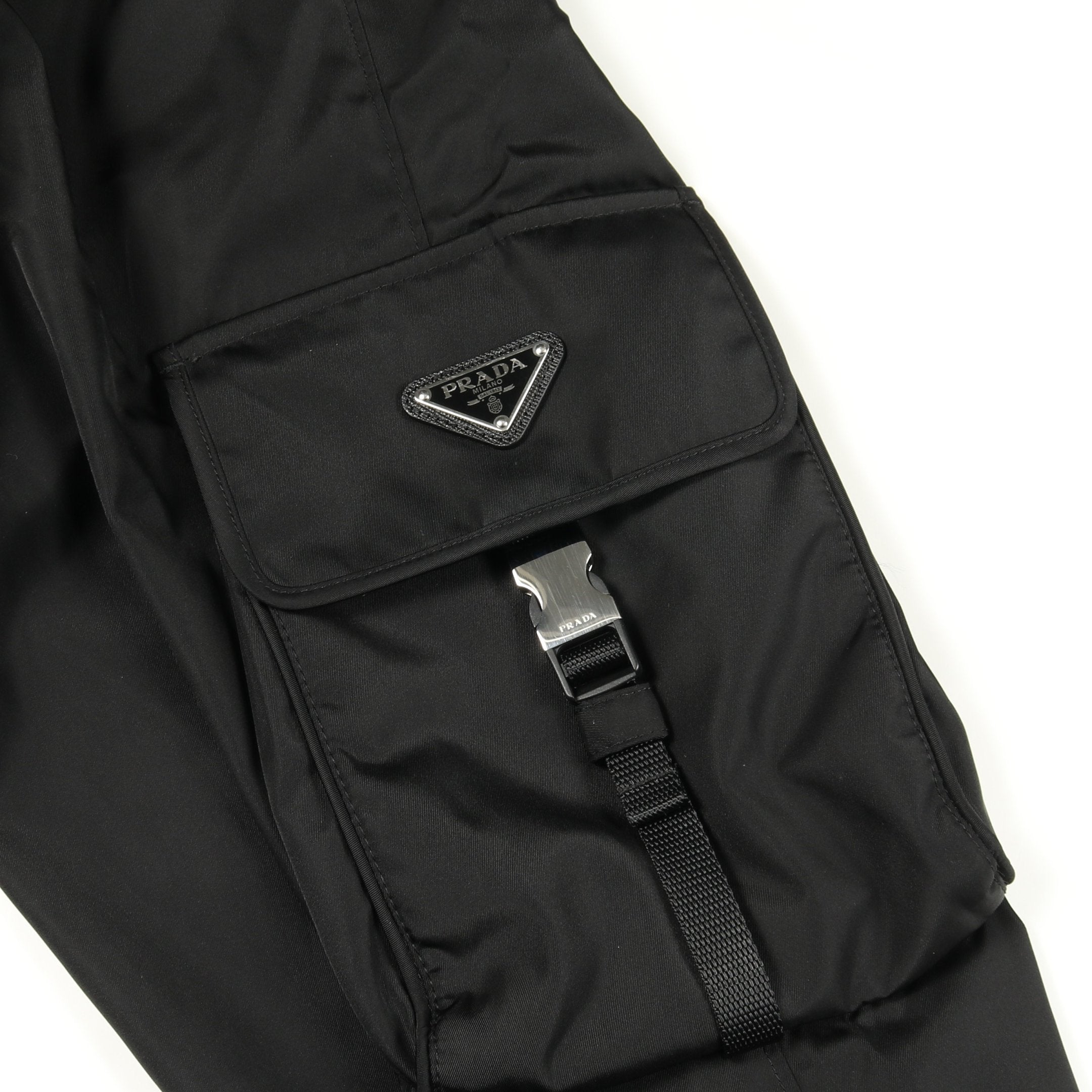 PRADA Wool Re-Nylon カーゴパンツ 三角プレート Black Re-Nylon カーゴパンツ ナイロン ブラック 三角プレート プラダ – RECLO