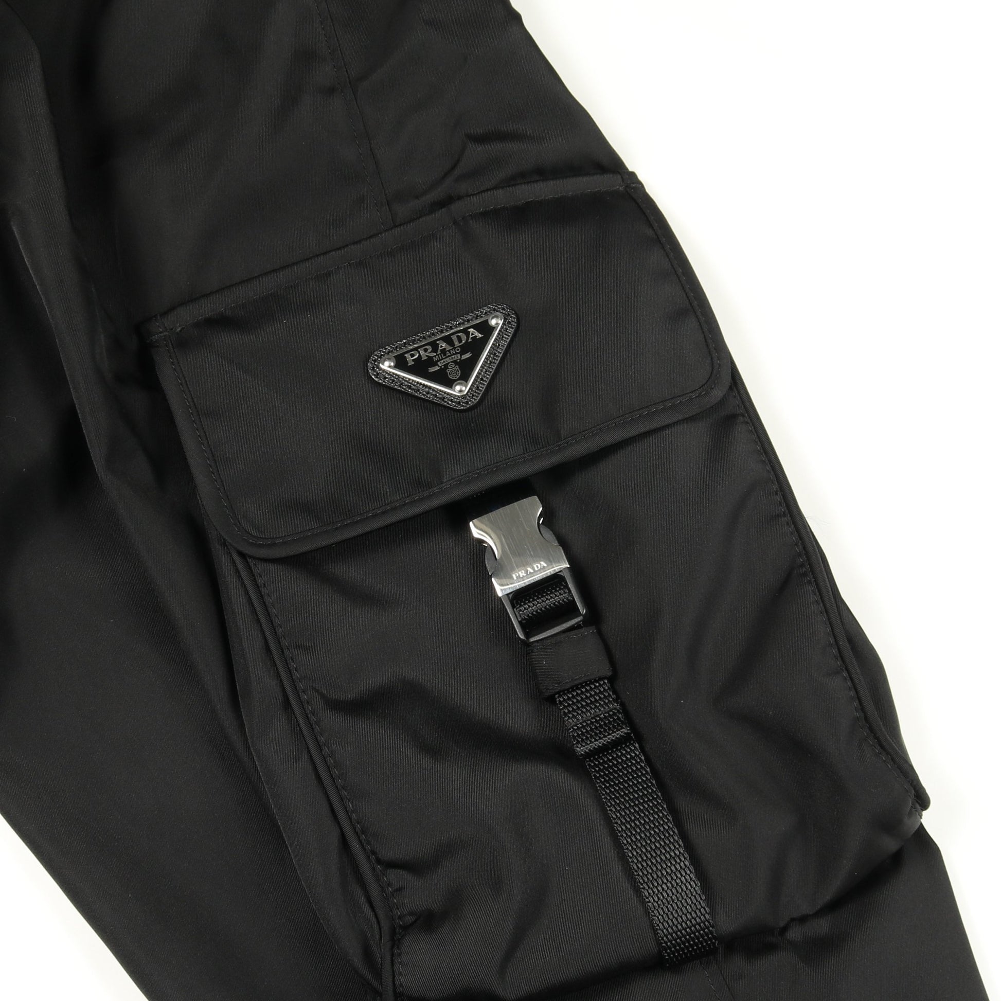 Re-Nylon カーゴパンツ ナイロン ブラック 三角プレート プラダ ボトムス PRADA