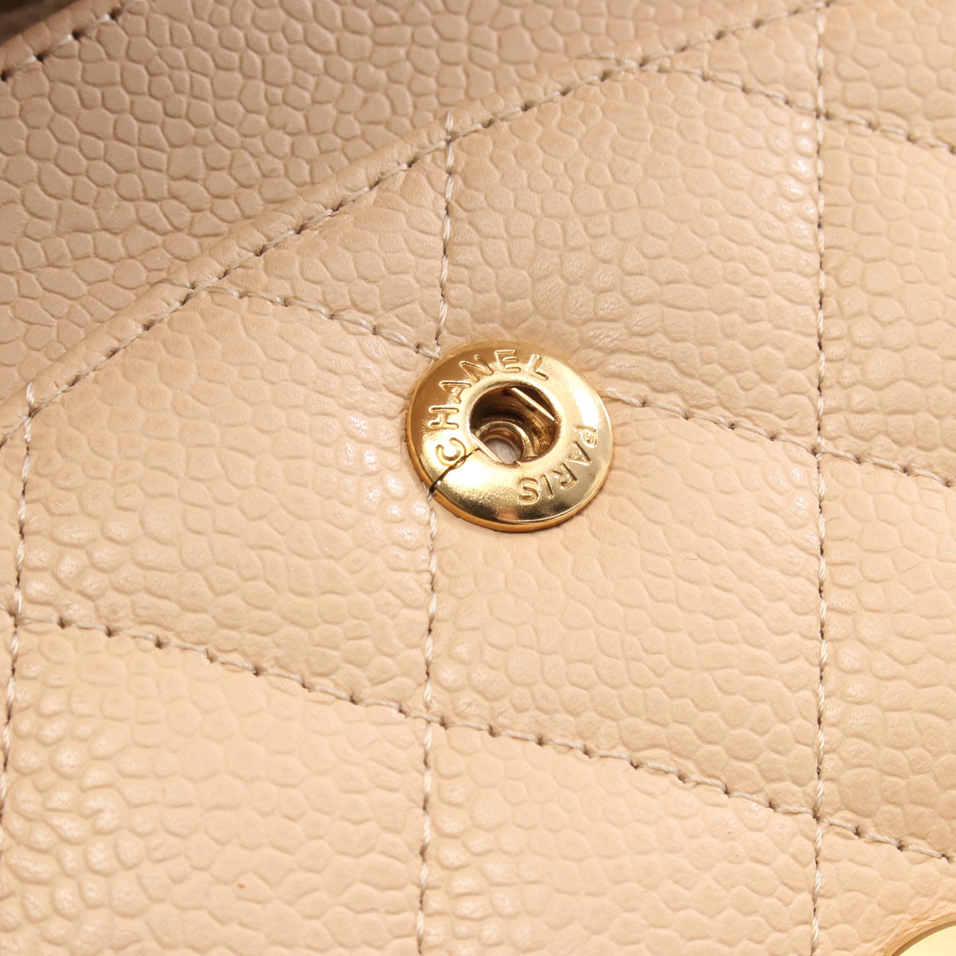 マトラッセ Wフラップ Wチェーンショルダーバッグ キャビアスキン ベージュ ゴールド金具 シャネル バッグ CHANEL