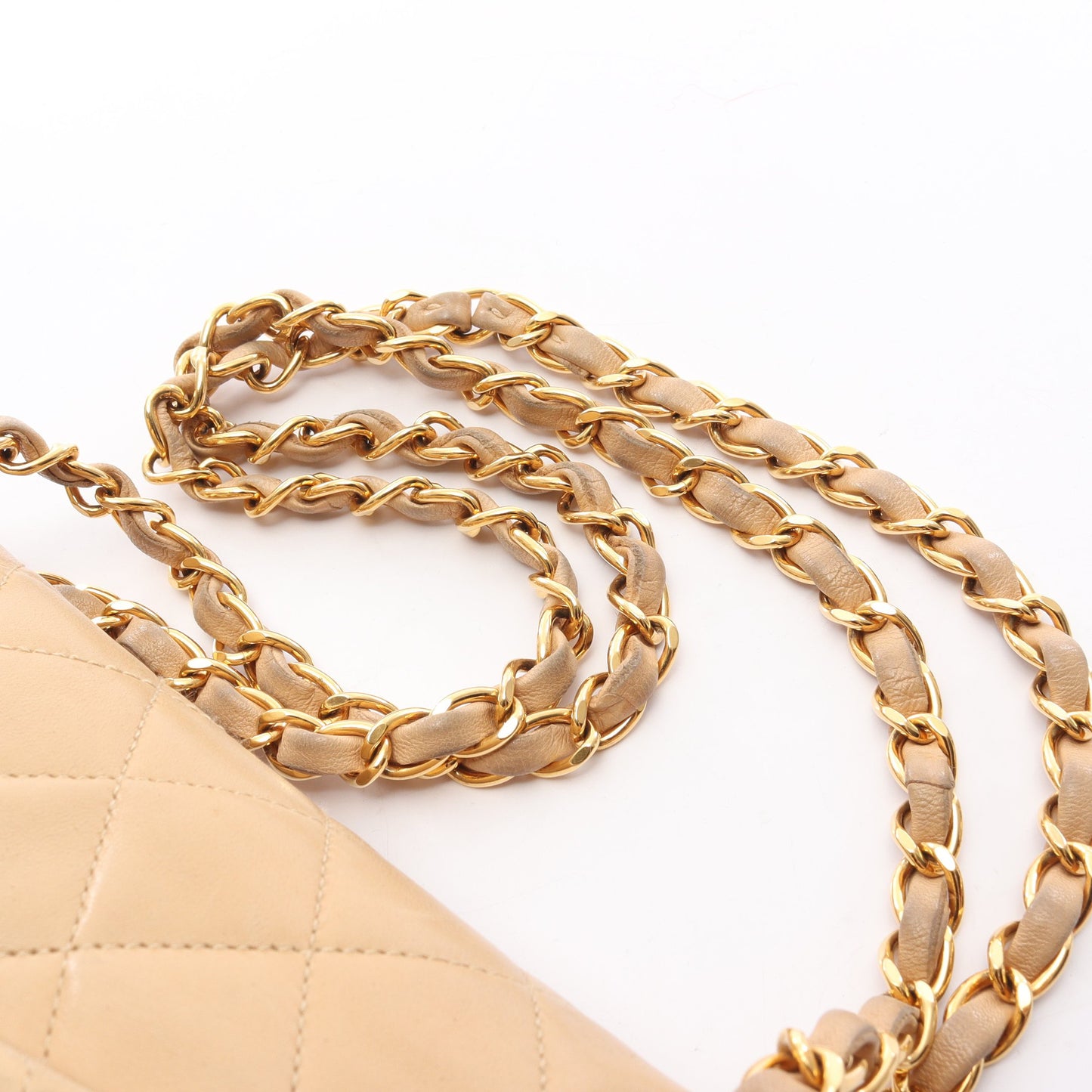 マトラッセ Wフラップ Wチェーンショルダーバッグ ラムスキン ベージュ ゴールド金具 シャネル バッグ CHANEL