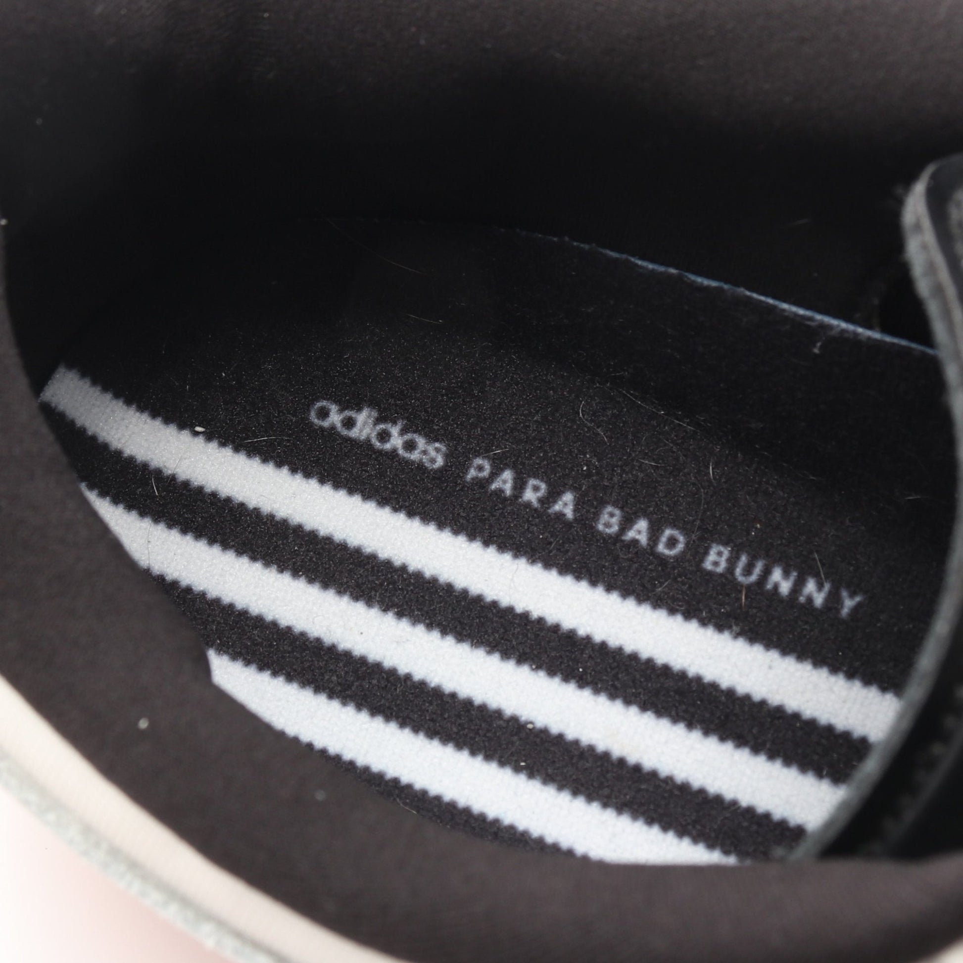 adidas × Bad Bunny Gazelle Indoor スニーカー レザー ファブリック ホワイト ブラック アディダス シューズ adidas