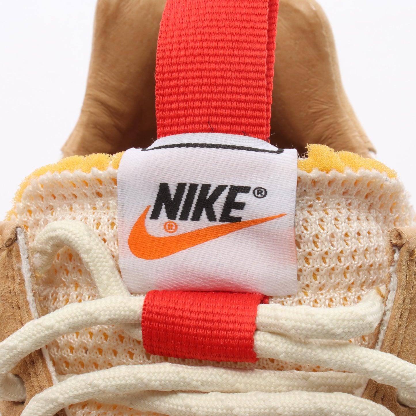 NIKE × Tom Sachs Craft Mars Yard 3.0 スニーカー ヌバック メッシュ ライトブラウン オフホワイト レッド ナイキ