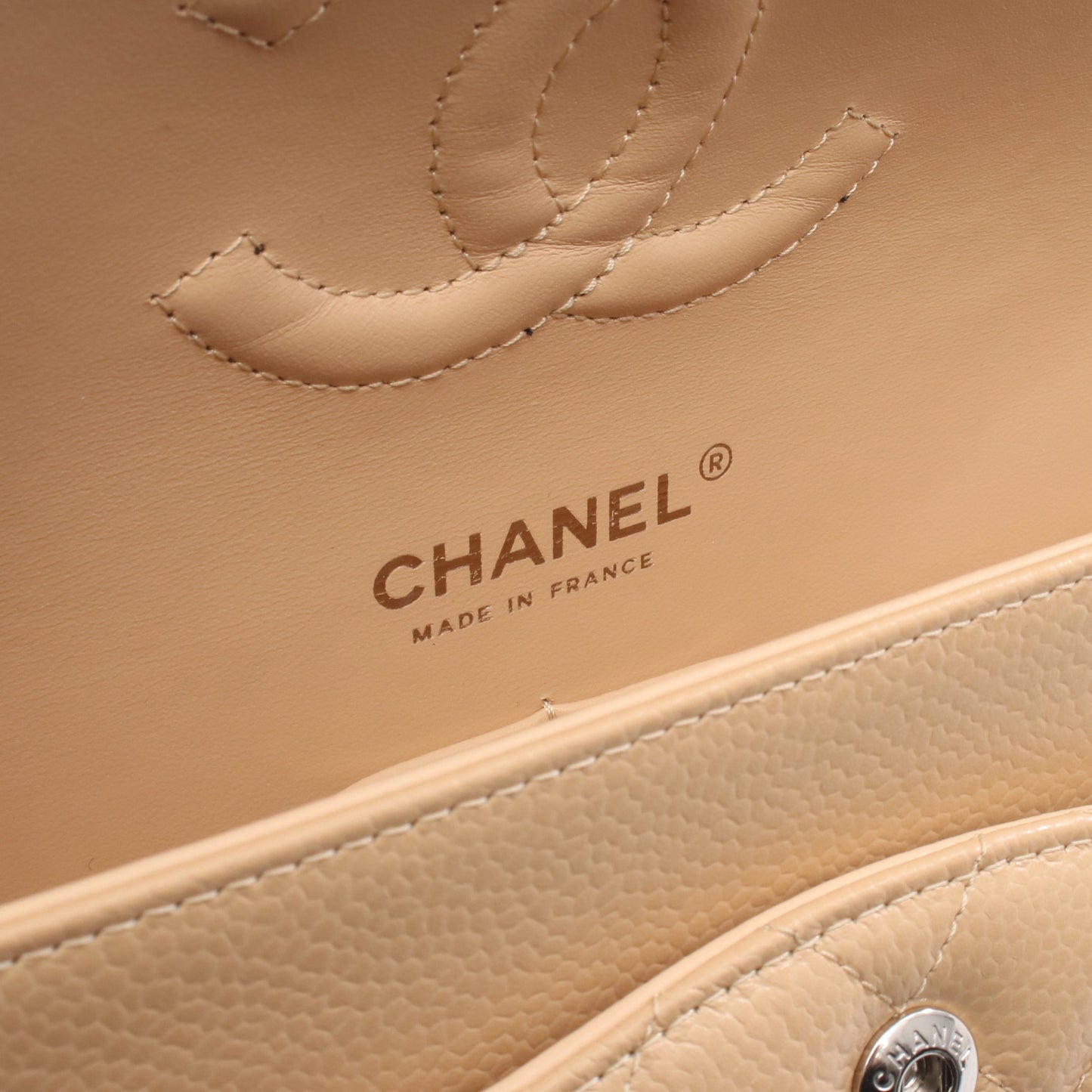 マトラッセ Wフラップ Wチェーンショルダーバッグ キャビアスキン ベージュ シルバー金具 シャネル バッグ CHANEL