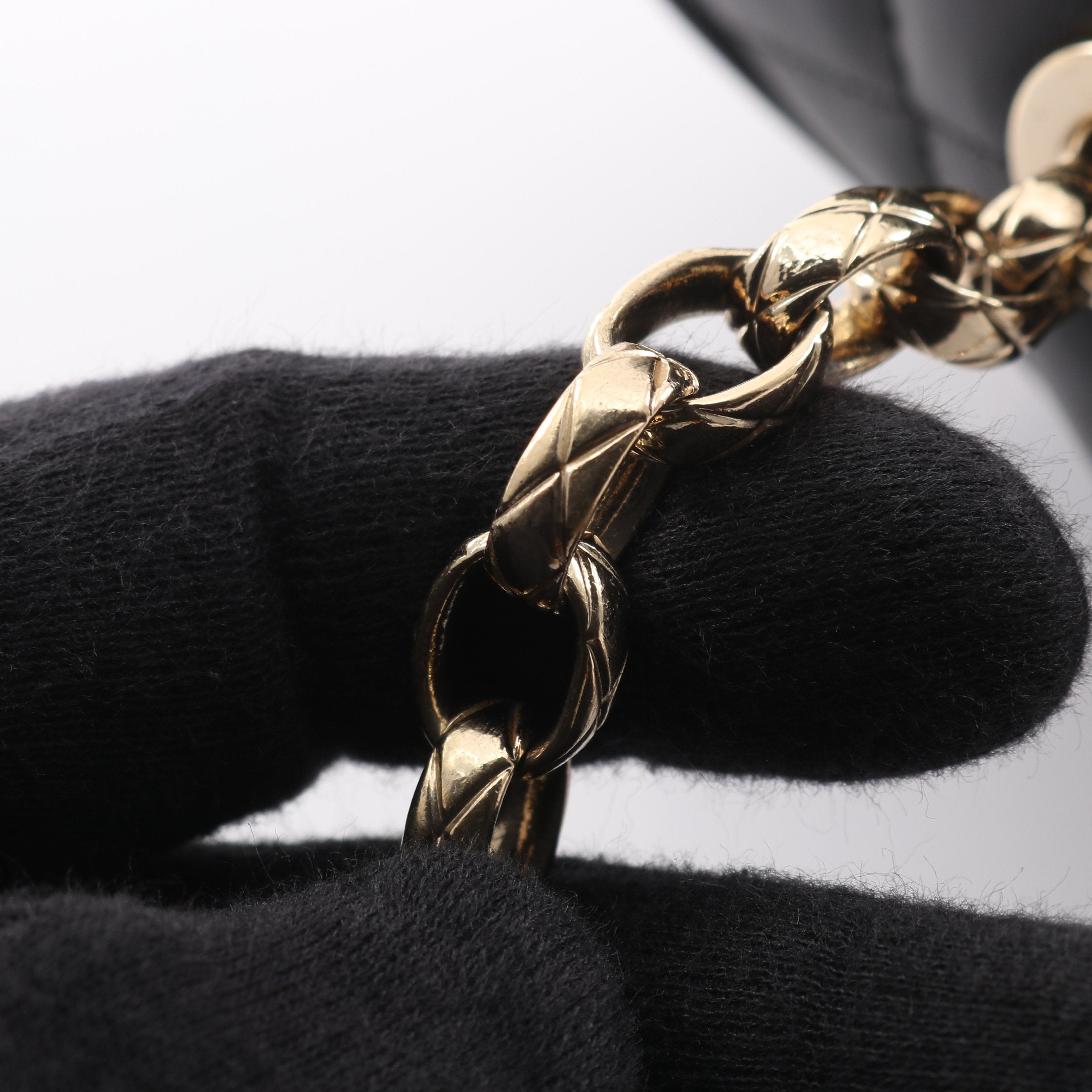 【美品】シャネル　ダイアナ　フラップ　マトラッセ　ラムスキン　チェーンショルダー マトラッセ シャネル ダイアナ フラップ チェーン ショルダーバッグ