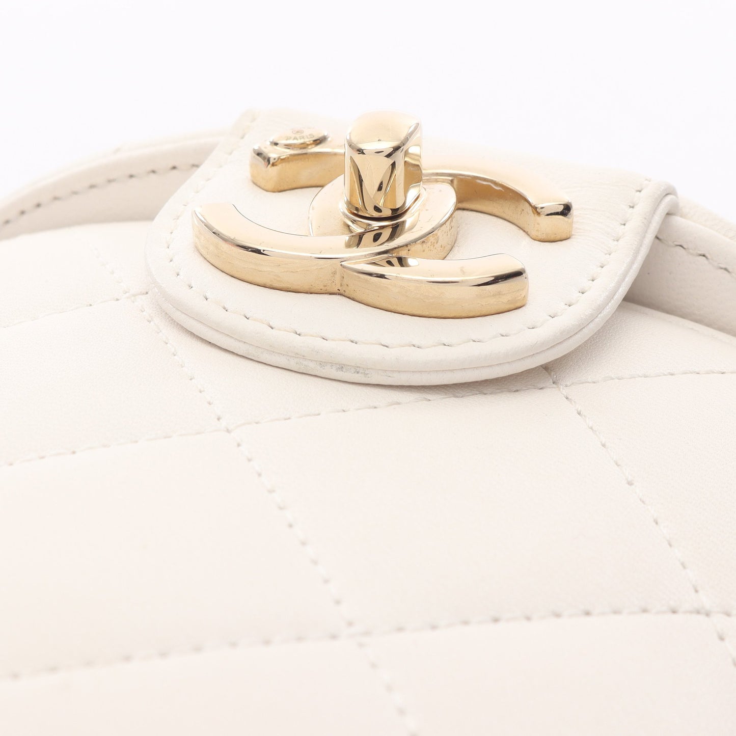 マトラッセ バニティバッグ チェーンショルダーバッグ ラムスキン オフホワイト ゴールド金具 シャネル バッグ CHANEL