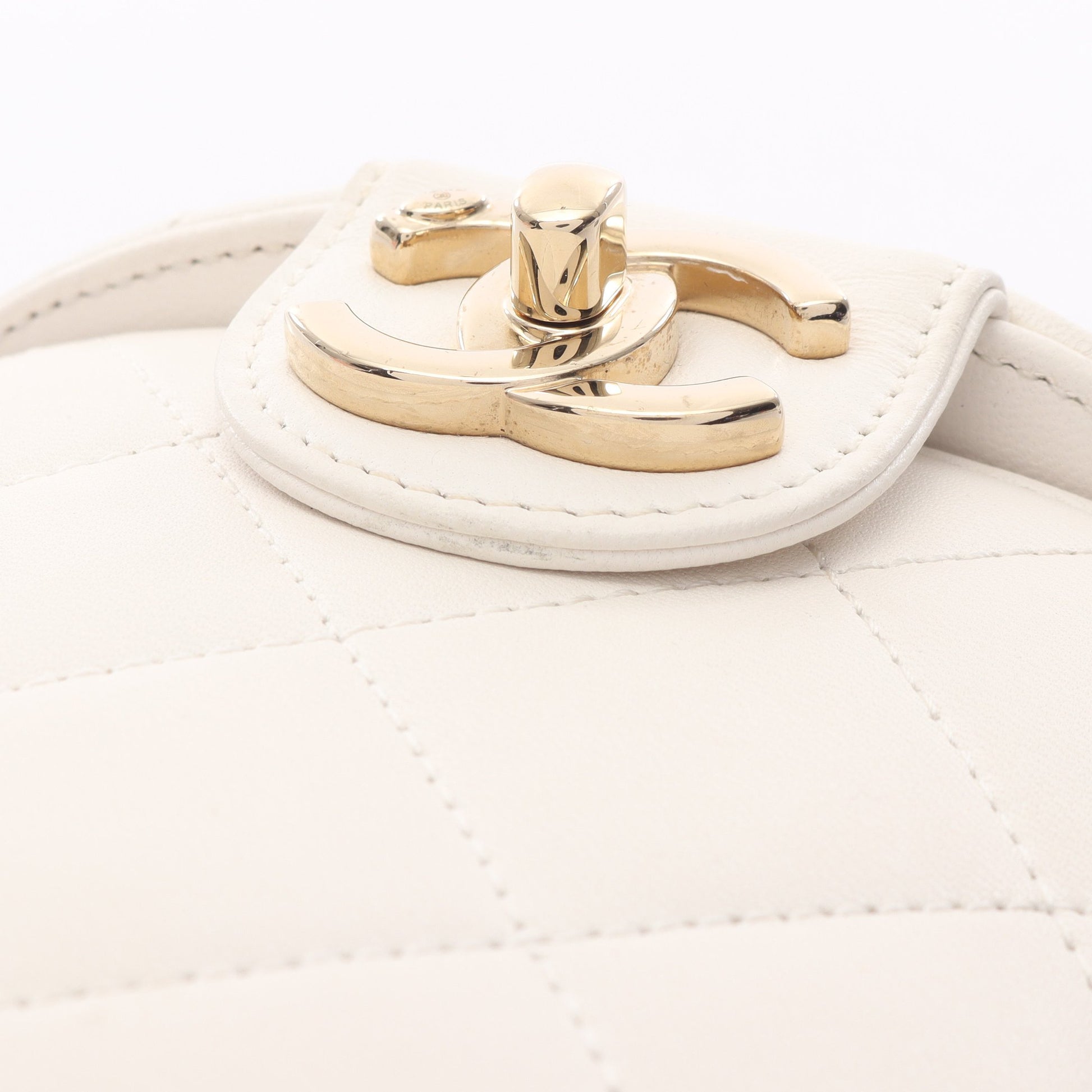 マトラッセ バニティバッグ チェーンショルダーバッグ ラムスキン オフホワイト ゴールド金具 シャネル バッグ CHANEL