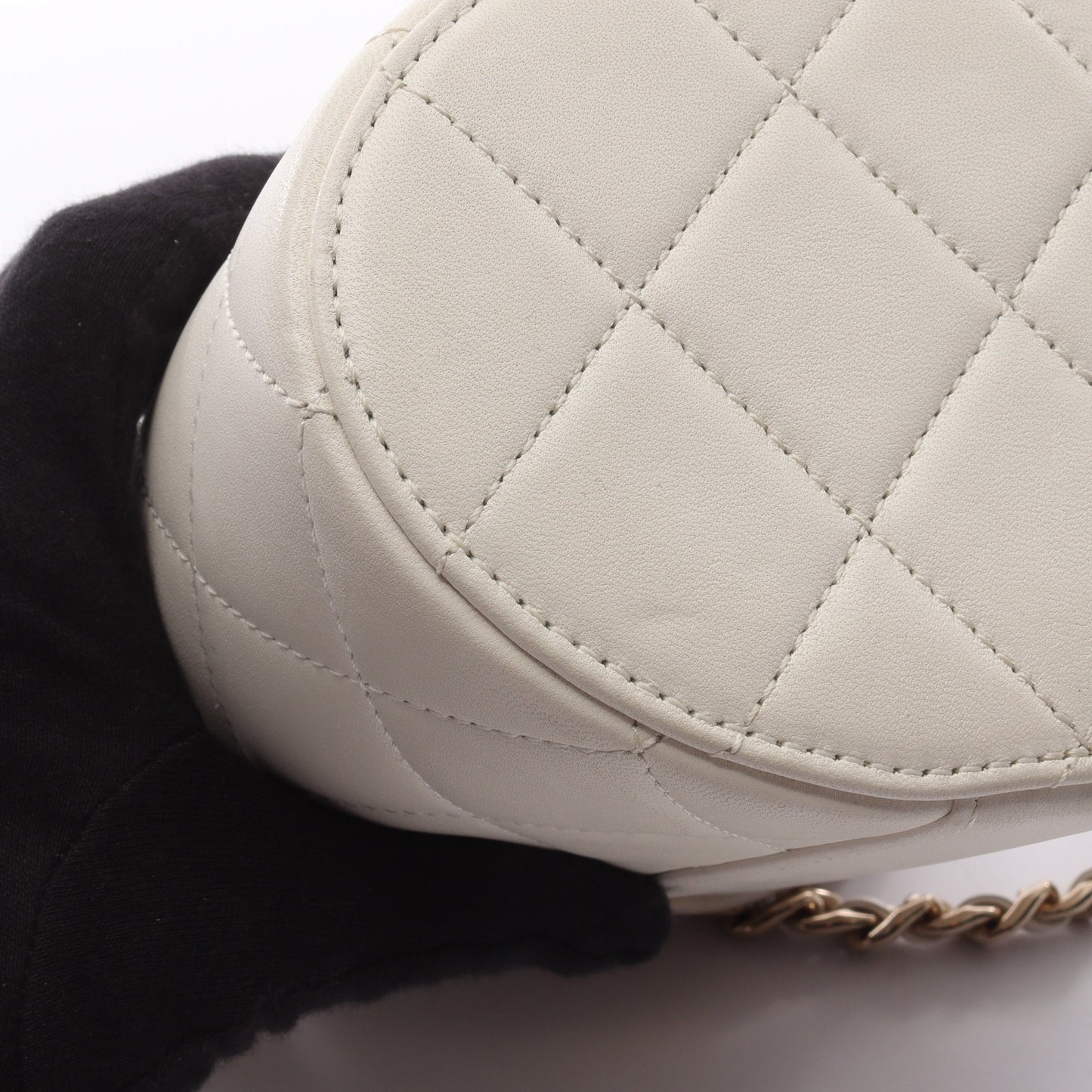 マトラッセ バニティバッグ チェーンショルダーバッグ ラムスキン オフホワイト ゴールド金具 シャネル バッグ CHANEL