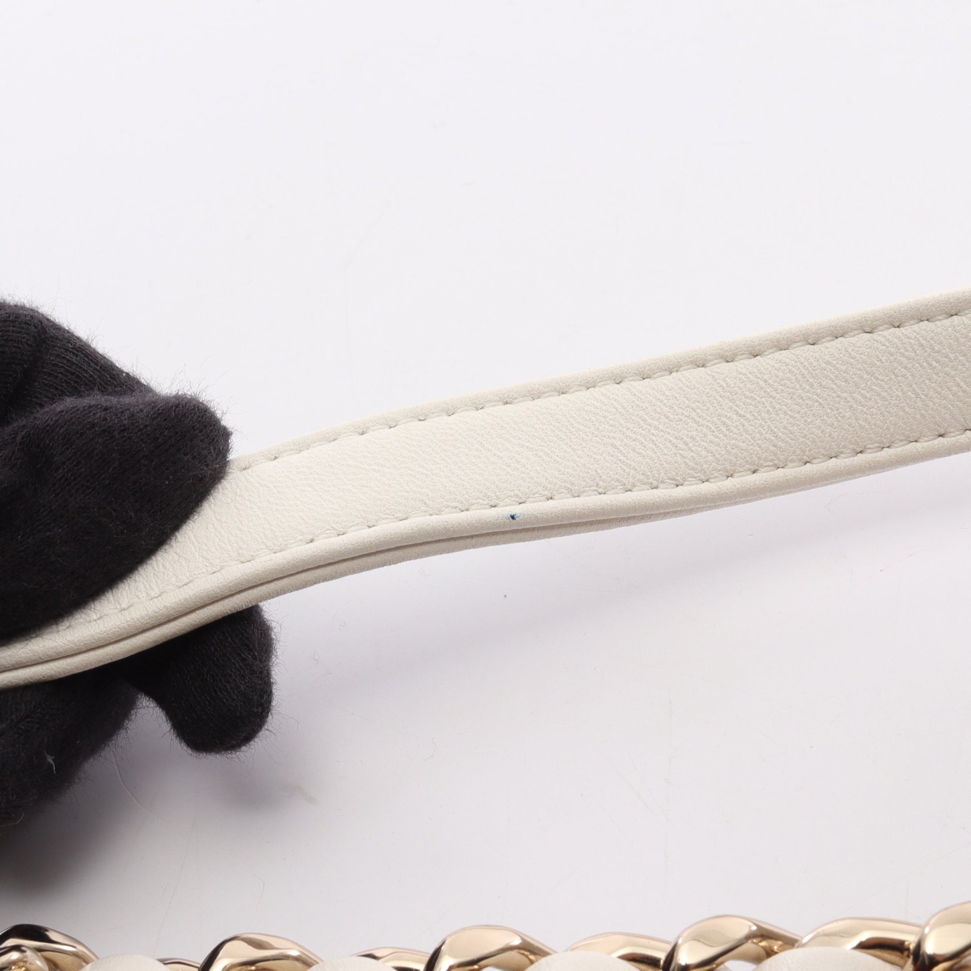 マトラッセ バニティバッグ チェーンショルダーバッグ ラムスキン オフホワイト ゴールド金具 シャネル バッグ CHANEL