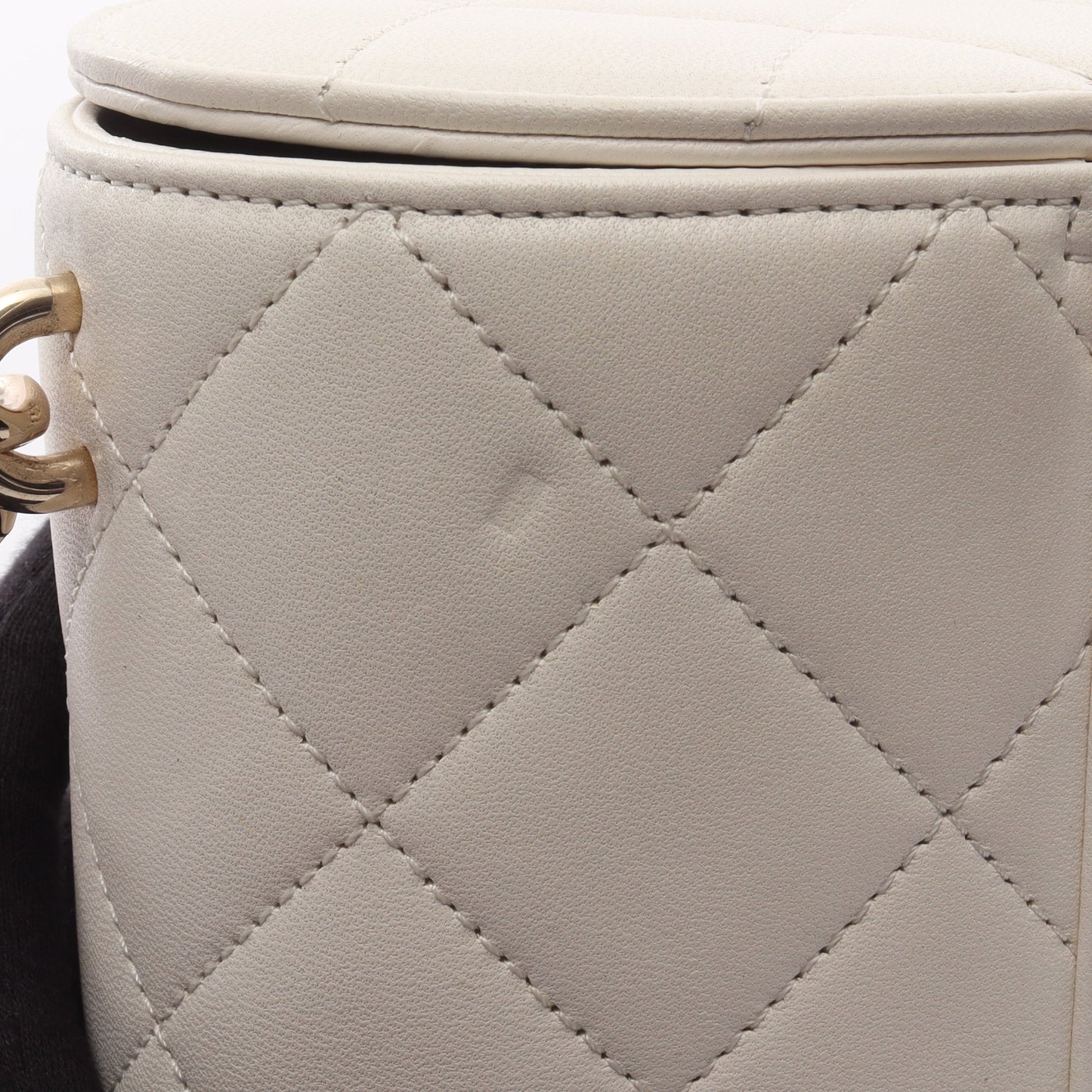 マトラッセ バニティバッグ チェーンショルダーバッグ ラムスキン オフホワイト ゴールド金具 シャネル バッグ CHANEL