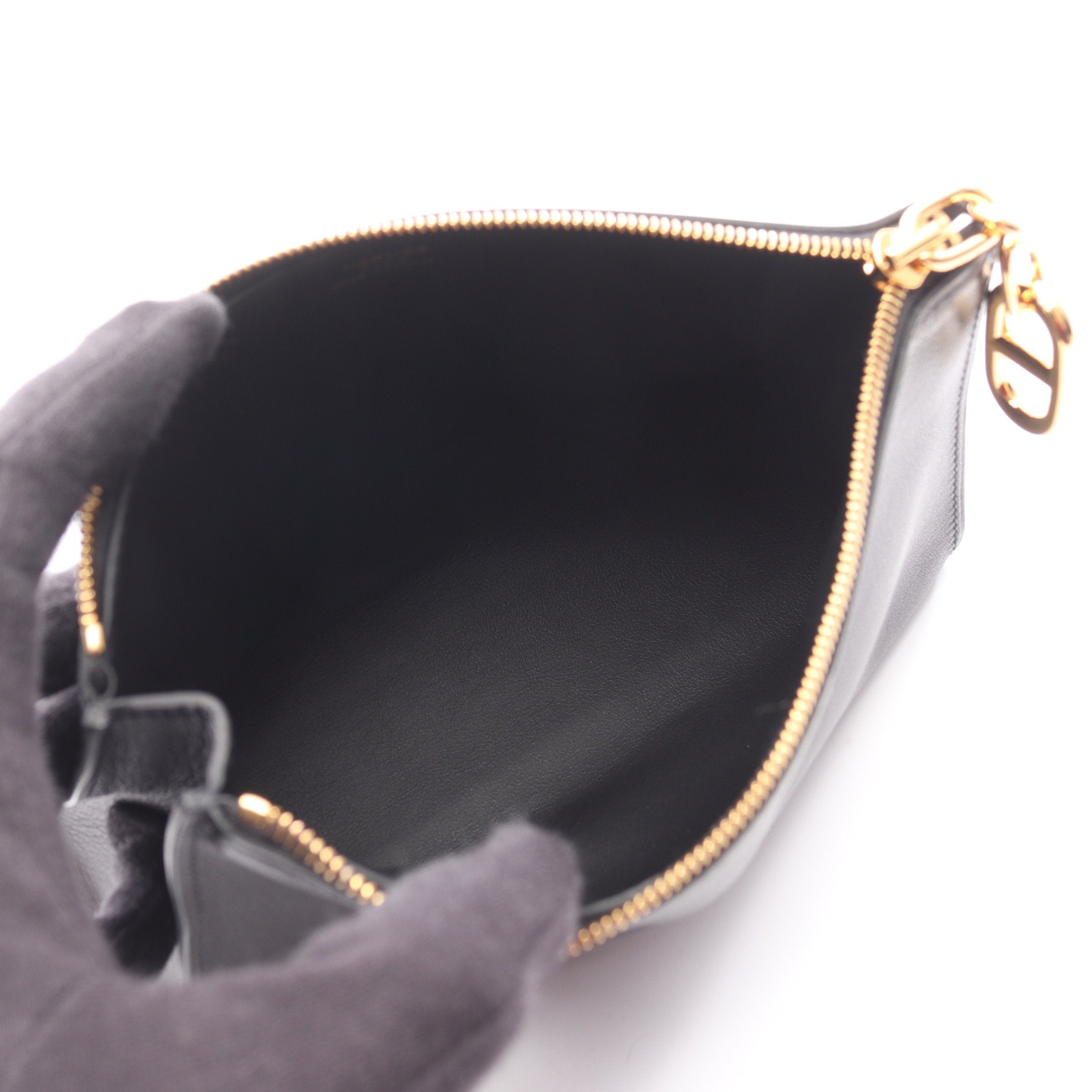 ジップアンゴーPM シェーヌダンクル ポーチ エバーカラー ブラック