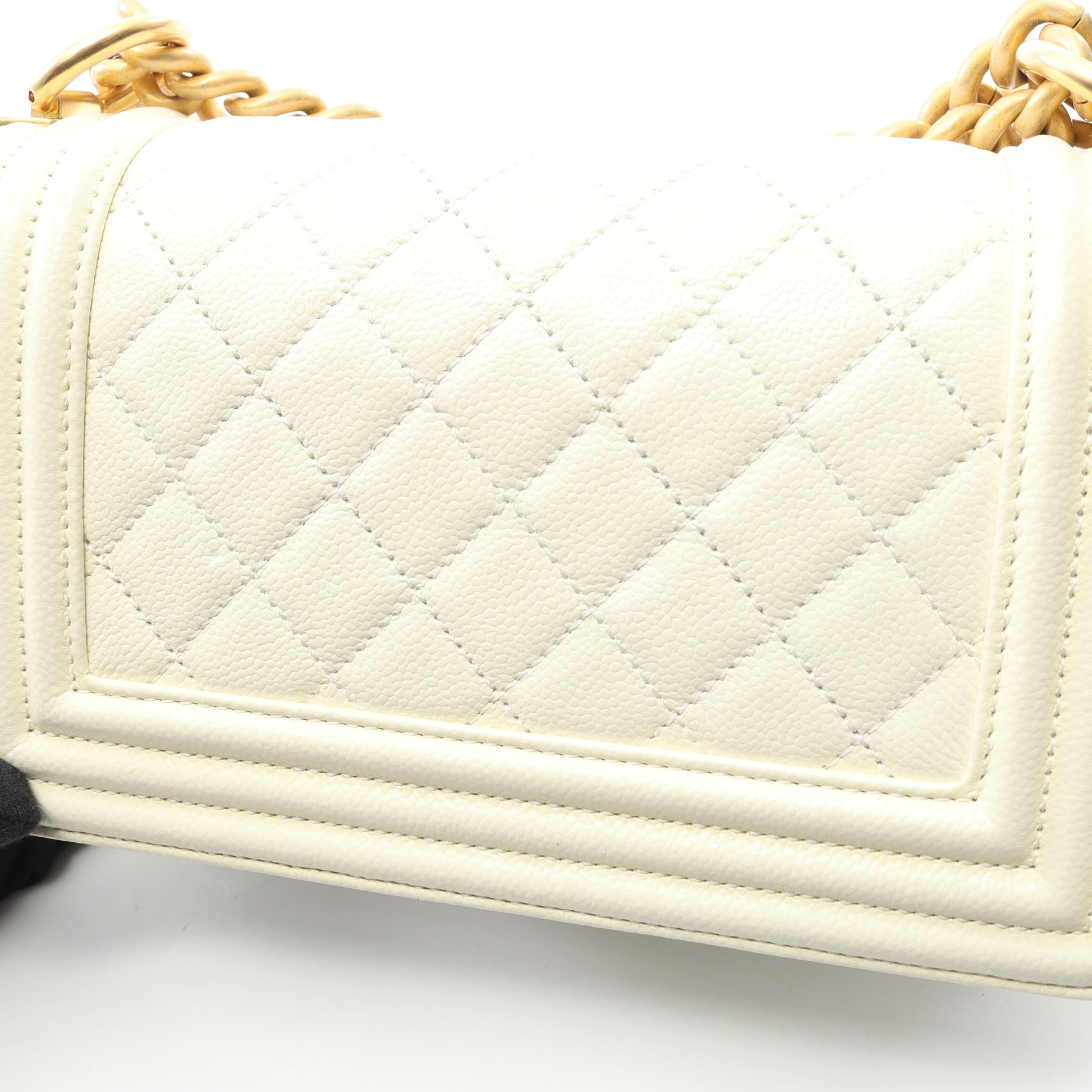 ボーイシャネル スモール チェーンショルダーバッグ キャビアスキン ホワイト ゴールド金具 シャネル バッグ CHANEL