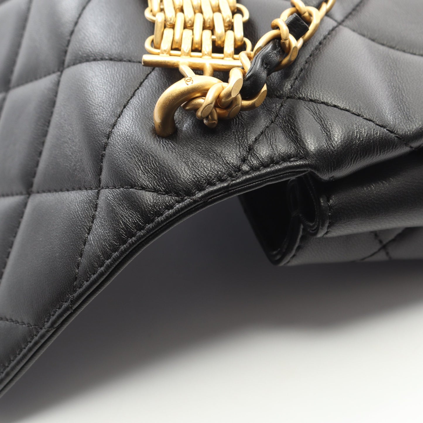 マトラッセ チェーンショルダーバッグ ラムスキン ブラック ゴールド金具 シャネル バッグ CHANEL