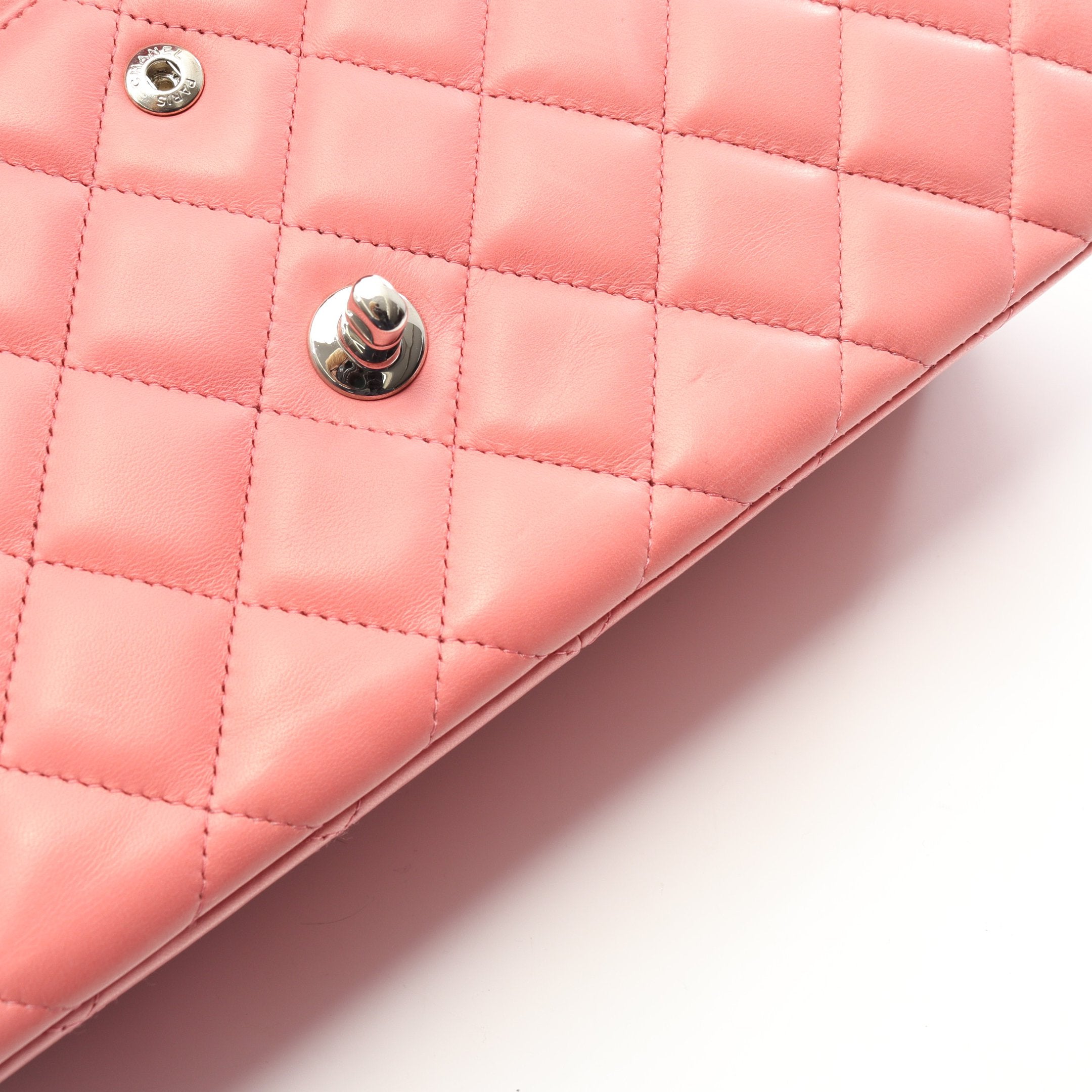 シャネル CHANEL デカマトラッセ30 クラシック ラージ Wフラップ ショルダーバッグ バッグ ラムスキン（羊革） レディース ベージュ系 【中古】 デカマトラッセ30 クラシック ラージ Wフラップ Wチェーンショルダー