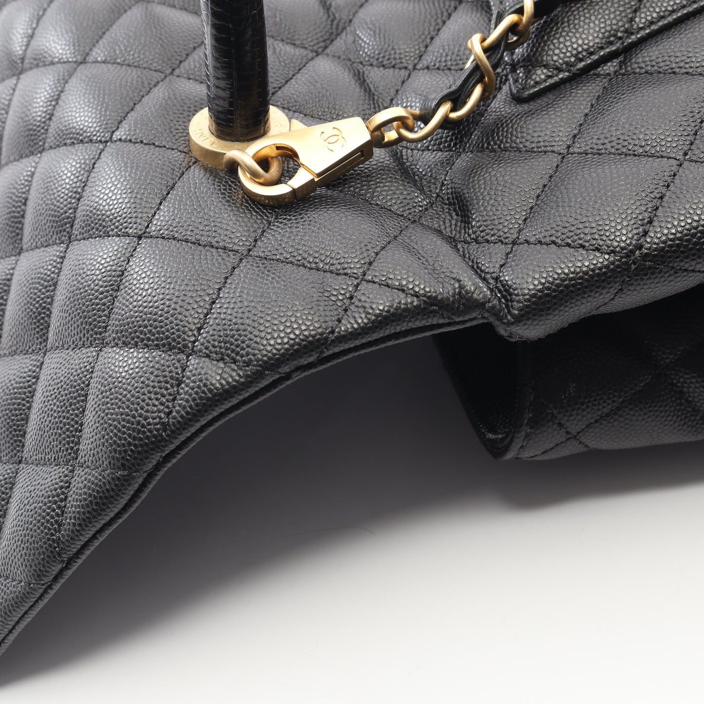 マトラッセ ココハンドル ハンドバッグ キャビアスキン ブラック ゴールド金具 2WAY シャネル バッグ CHANEL