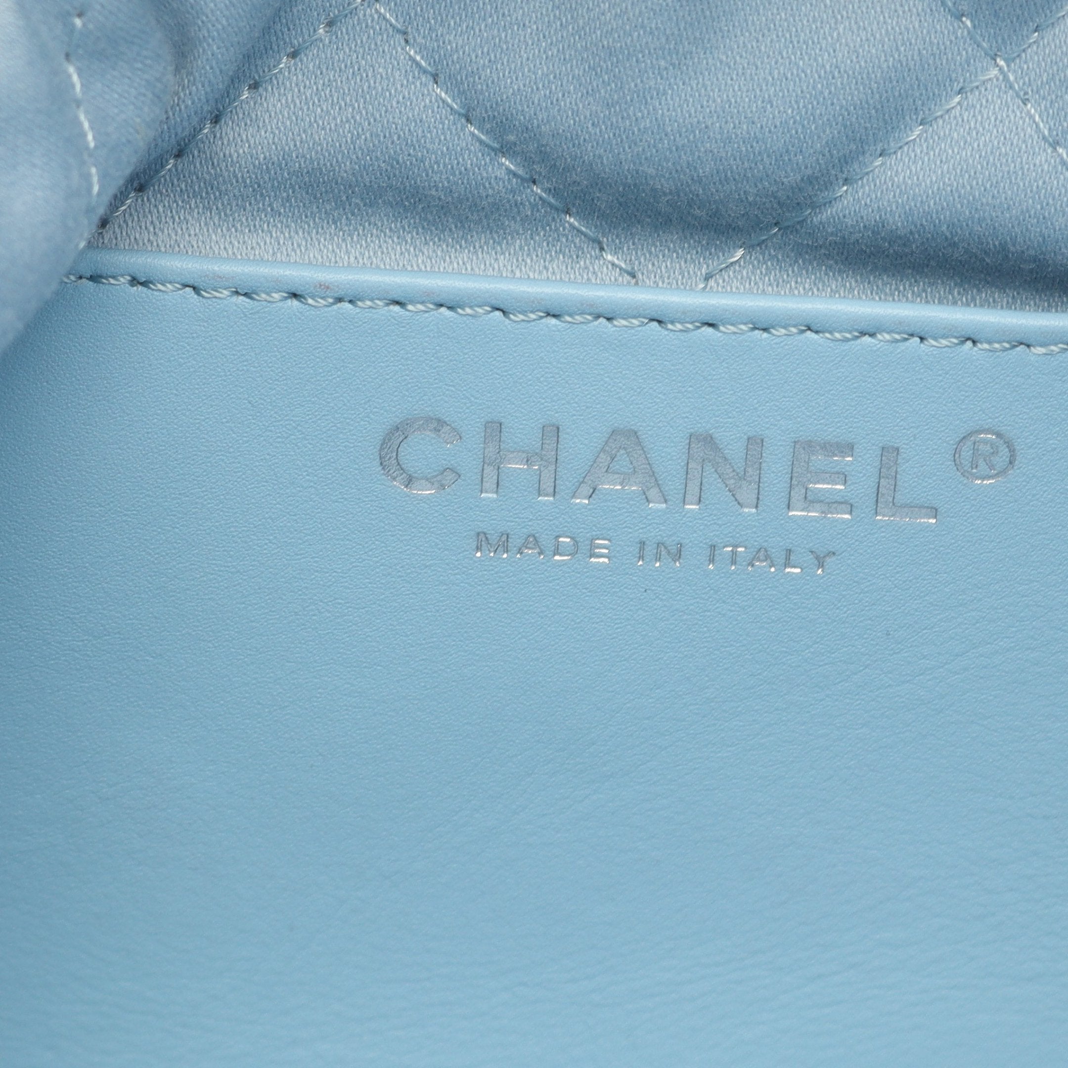 CHANEL 22 ミニ チェーンショルダーバッグ レザー ライトブルー