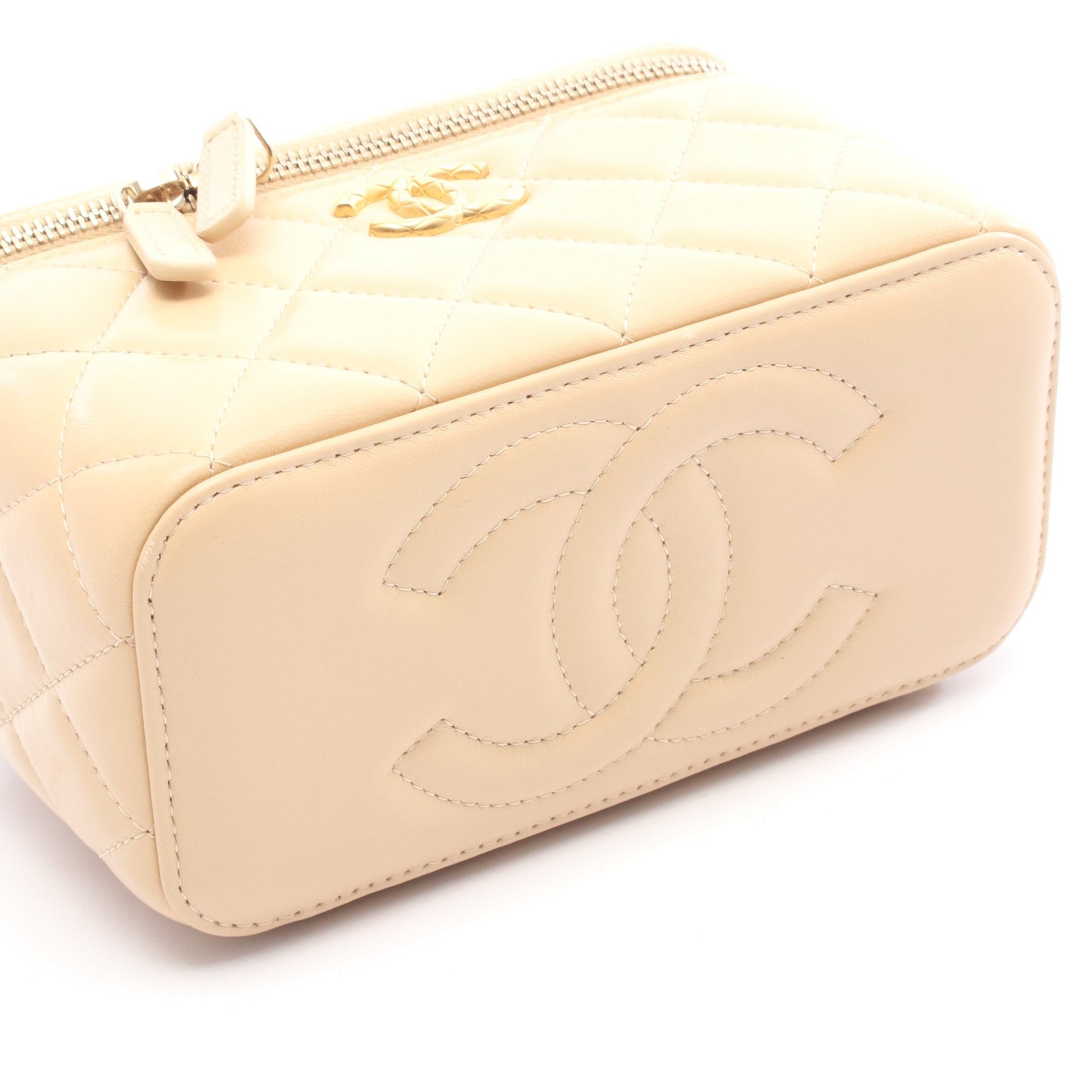 マトラッセ バニティ チェーンショルダーバッグ レザー ベージュ ゴールド金具 シャネル バッグ CHANEL